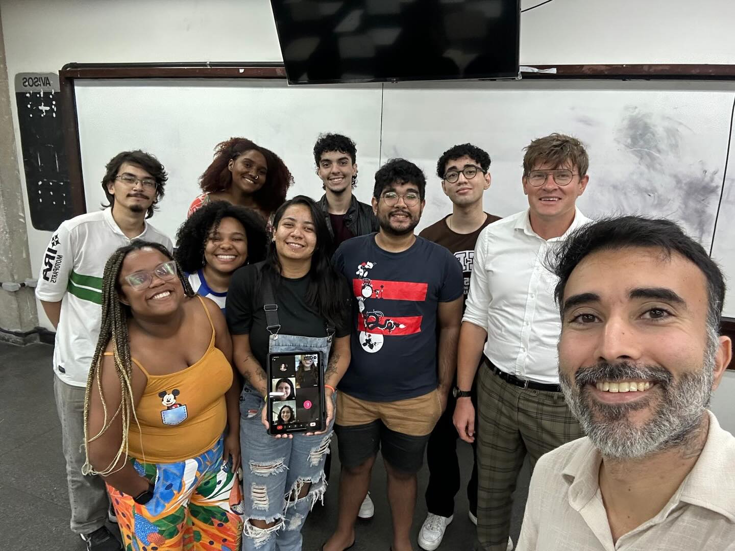 Na tarde de hoje, 07 outubro de 2025, a equipe do Observatório de Bancos Centrais (OBC/UERJ) recebeu o pesquisador Robert Rybsky (University of Warsaw) para uma reunião sobre moedas digitais, o Drex no Brasil e sua institucionalização.