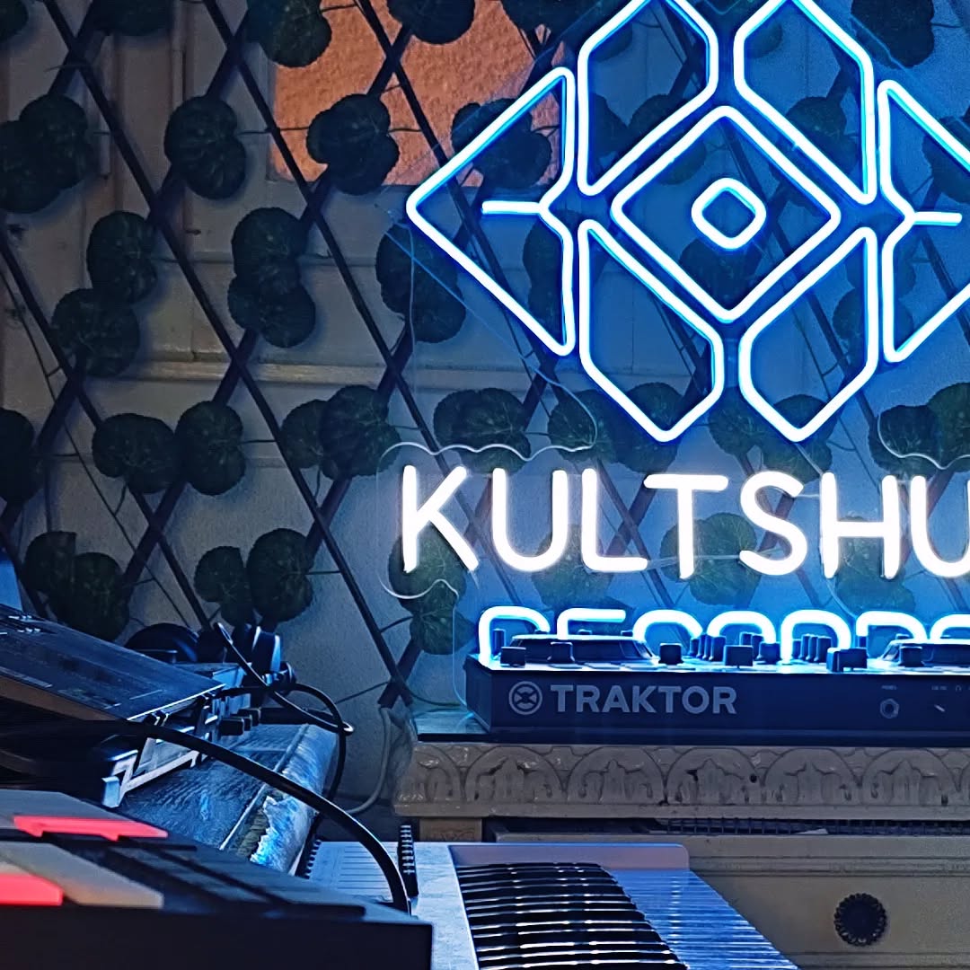 Educational content coming your way! I hope you'll support by sharing and tagging anyone who wants to learn some tips and tricks I've picked up along the way