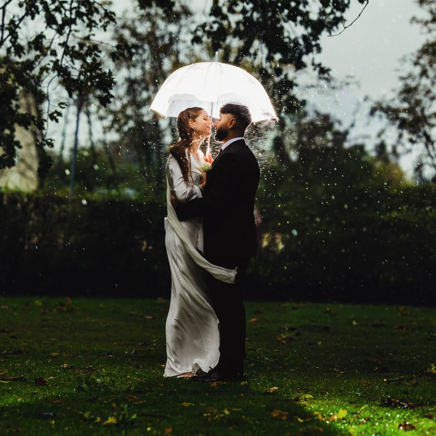 ♥️ WHEN LIFE GIVES YOU RAIN - MAKE ART ♥️
🍋They say,“When life gives you lemons, make lemonade.” 🍹
⛈️ Well, when Danish weather gives you rain, stormy winds, and a sky full of drama - you make a masterpiece 💫
👩❤️💋👨 Louisa and Sukhraj didn’t run for shelter. They danced in the rain at Stevns Klint - and turned what could’ve been a challenge into one of the most magical moments of their wedding day 🥰
♥️ Because love (and great photos) don’t need perfect weather - just the right people and a little bit of courage 😉
___________________
📍Stevns Klint, Denmark @visitstevns
💒 Wedding Planner: @gettingmarriedindenmark
▪︎
▪︎
▪︎
▪︎
#visitstevns #stevnsklint #stevnsklintepolement #rainyweddingmagic #weddingintherain #notyourtypicalwedding #realweddingmoments #danishweddingphotographer #weddingphotoandvideocopenhagen #weddingphotographercopenhagen #copenhagenelopement #copenhagenphotographer #photographercopenhagen #свадьбавкопенгагене #elopementphotographercopenhagen #elenabelevantseva #beinlens #danishphotographer #danskebryllupsfotografer #copenhagenweddingphotographer #heiratendänemark #beinlens #gettingmarriedindenmark #authenticweddingmoments
