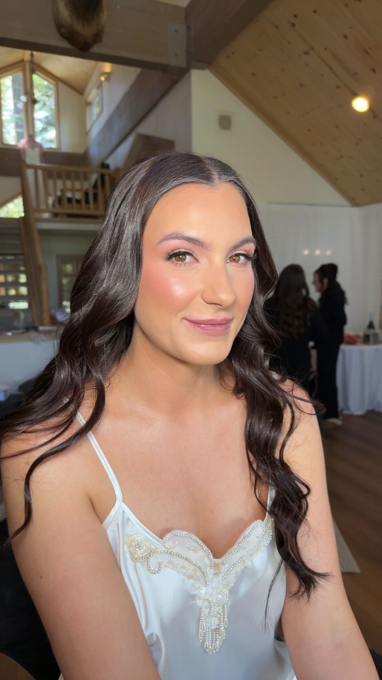 ✨Emma✨
Emma chose Lake Tahoe for her wedding and it was spectacular 🤍 You could just feel the love from everywhere. You should have seen the things her Dad built for her wedding day! It was so special!
Airbrush Skin: @temptu
lighting: @themakeuplight
Lashes: @ardellbeauty
Lips: @makeupforever
Hair: @fionnas_house_of_hair
#airbrushmakeup #beautifulbride #weddingmakeup #bridalmakeupartist #bridalmakeuplook #crystalbellbeauty #travelingmakeupartist #onlocationbeauty #laketahoemakeupartist #destinationmakeupartist #renomakeupartist #bridalmakeupinspo