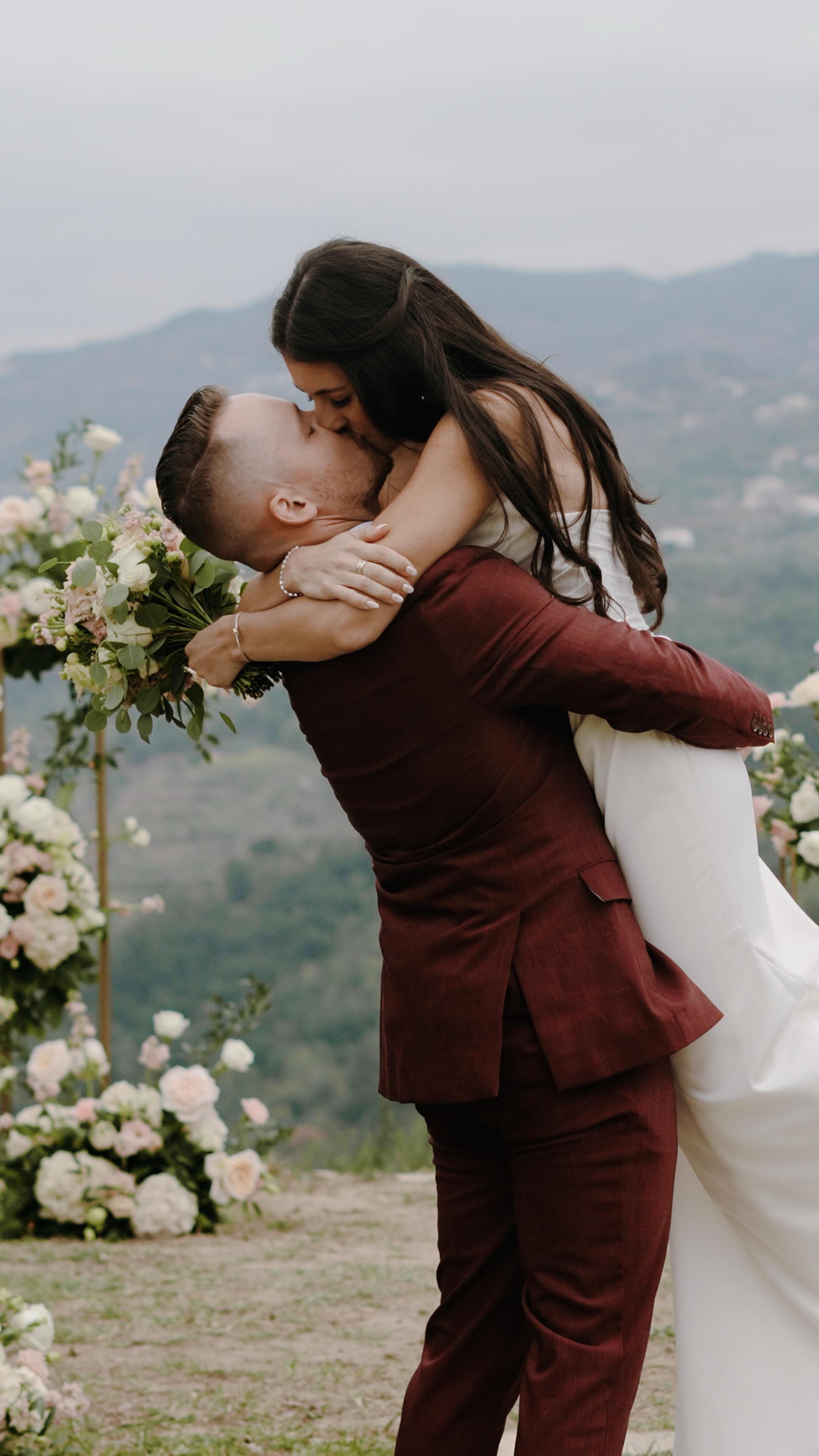 Mister and Misses Shepard! 💐 Congratulations to these two lovebirds on their amazing wedding celebration in the Douro valley!
I can't wait to edit their wedding video! 😍
//
Vídeo | @andorinhafilms
Assistant | @luminous
Photography | @efigenio.studio
Planning | @portoforweddings
Flowers | @alecrimflowerdecor
Venue | @quintadecabanasdouro
Cake | @cristina_sugarartist
Shoes | @christianlouboutin