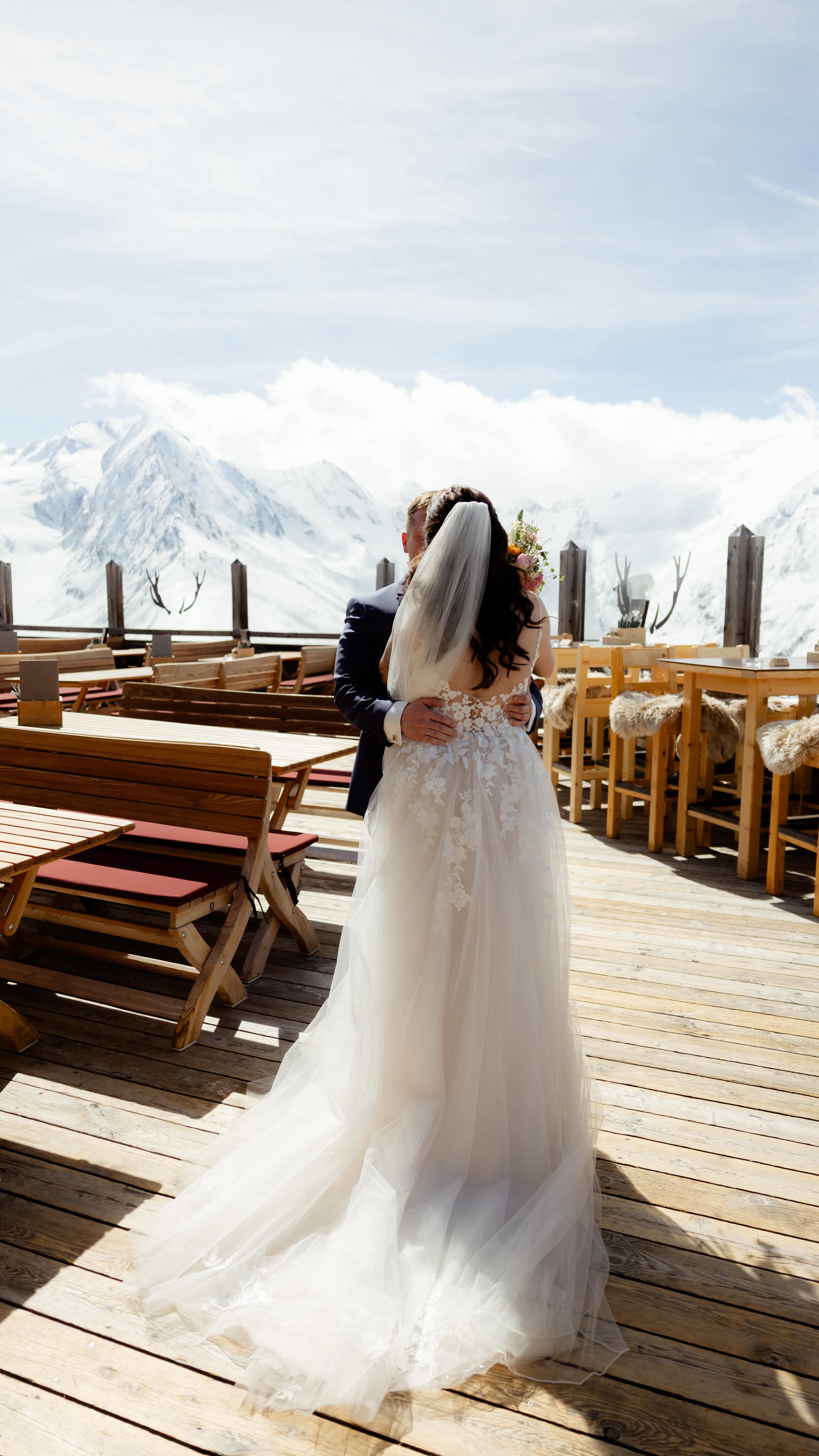 Ihr entscheidet euch für eine Winterhochzeit in den Bergen 🏔️🤍
Magisch, oder? ✨
#melinawaliczekfotografie #hochzeitsfotografie #hochzeitsfotograf #hochzeit2026 #destinationwedding #exclusivewedding #destinationweddingaustria #berghochzeit #almhochzeit #winterhochzeit #hochzeit2017