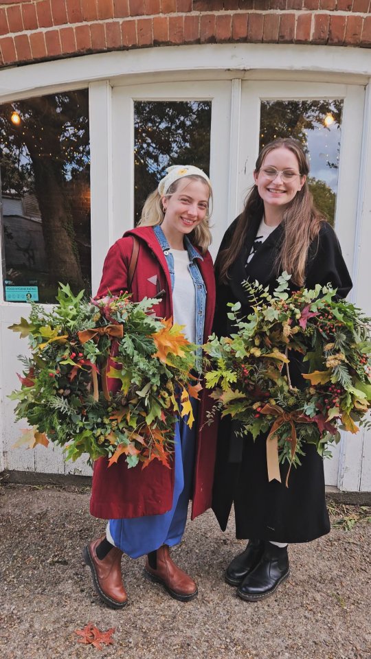 Autumn Wreaths 😍🤎
Excited to share more from our Cosy Countryside Day Retreat at Brenley Wine, but for now, here's two of our lovely guests with their gorgeous autumn wreaths.
Already looking forward to our Festive Day Retreat here 🥳🎄 Only a few tickets left!
♡☆♡☆
#autumnretreat #autumnwreath #autumnvibes #yogaretreat #kentdaysout #kentyoga