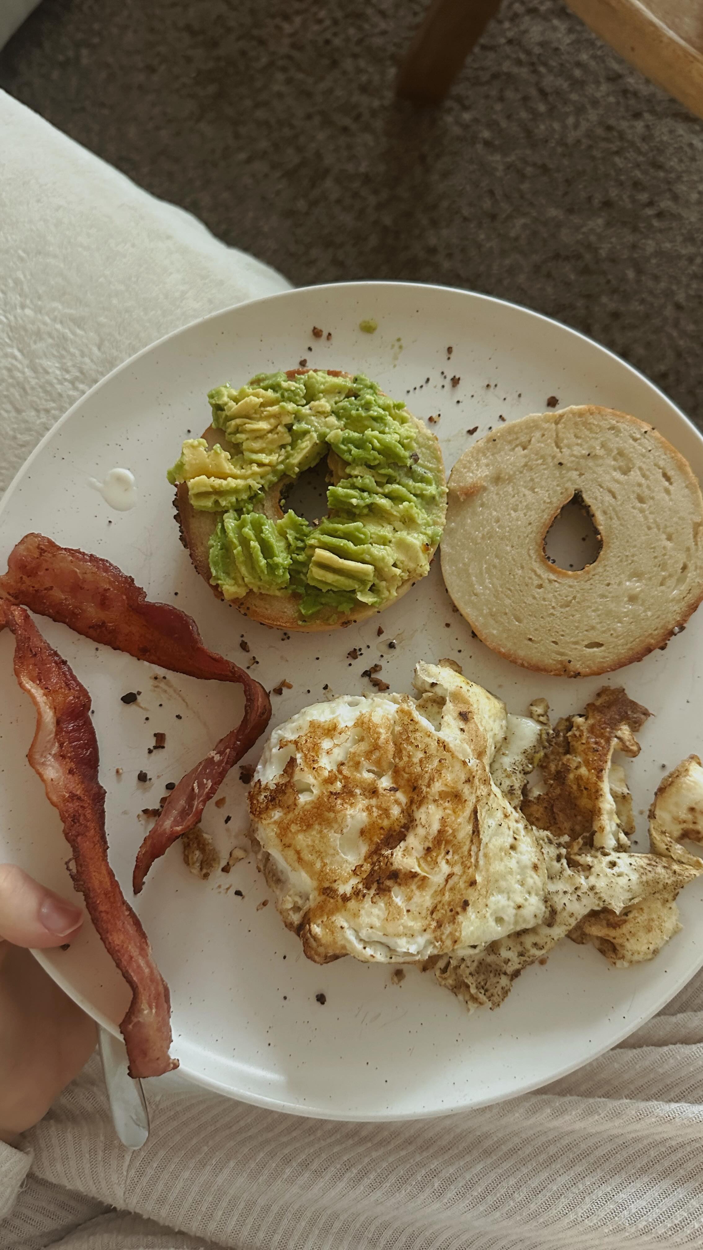 MONDAY MEALS!
Sheesh this was a productive day and it probably won’t happen again for a longggg time 😅
#firsttimemom #mealprep #mealprepideas #foodvlog #routine