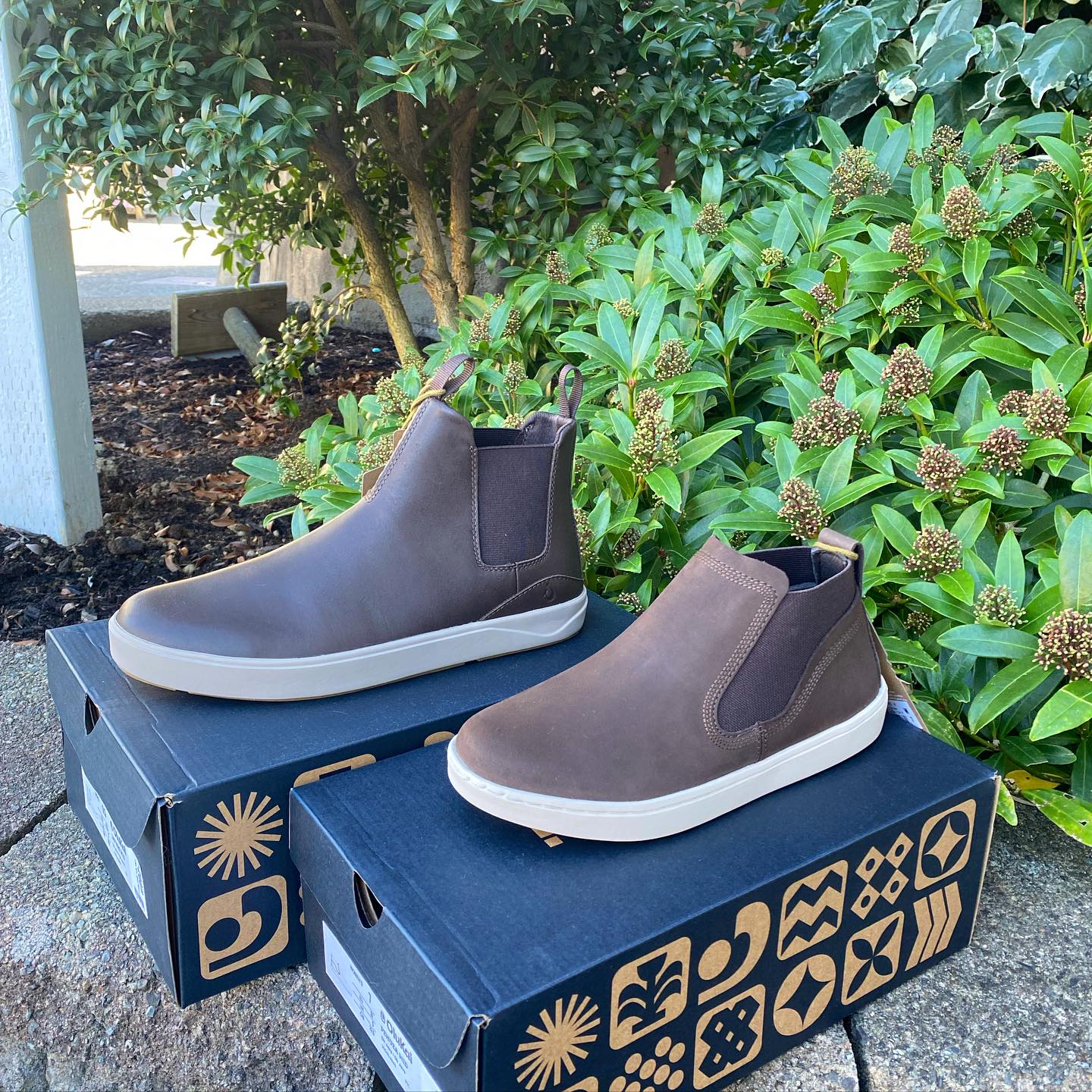 @olukai chelsea boots are a staple fall wardrobe item!! 🍂Comfortable boots made from full grain waterproof leather what’s not to love.