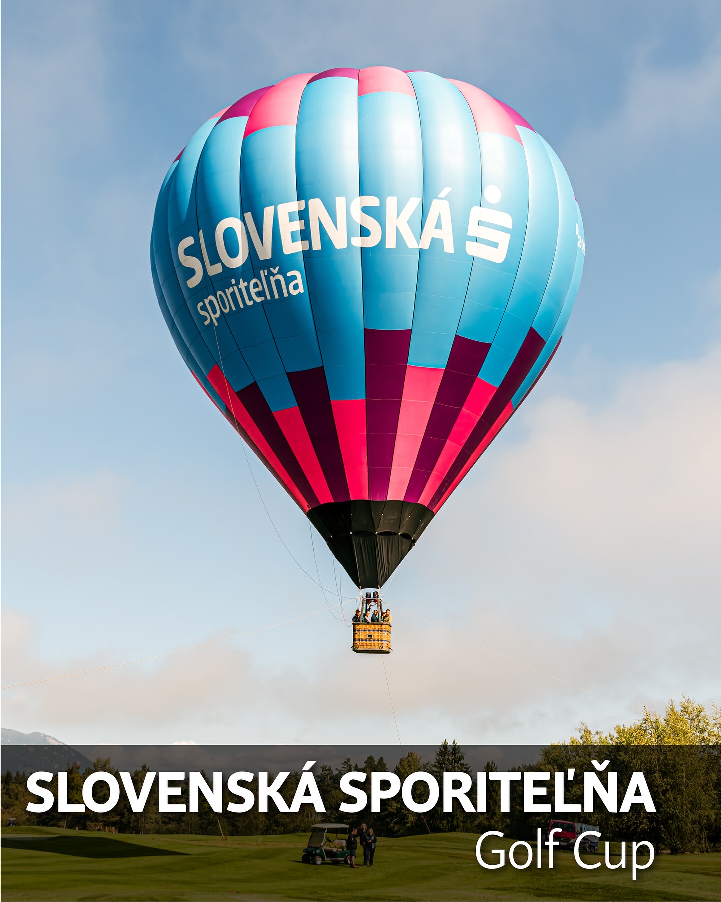 Slovenská sporiteľňa Golf Cup v rámci Meridian Golf Tour vo Veľkej Lomnici opäť priniesol skvelú atmosféru 🏌️♂️⛳️
Už tradične sa v nádhernom prostredí golfového rezortu Black Stork vo Veľkej Lomnici @golftatry_blackstork uskutočnil Slovenská sporiteľňa Golf Cup. Tento obľúbený turnaj priniesol aj tento rok výborné športové výkony, skvelú atmosféru a množstvo nezabudnuteľných zážitkov.
Hneď pri príchode hostí čakal veľkolepý lietajúci balón Slovenskej sporiteľne @slovenska_sporitelna, na ktorom si počas dňa mohli vyskúšať kotvené jazdy. Počasie prialo – príjemná teplota a panoráma majestátnych Tatier vytvorili dokonalé kulisy pre hru.
Turnaj slávnostne otvoril Marek Sásik, poradca predstavenstva Slovenskej sporiteľne, a canon štartom o 10:00 hodinesa oficiálne odštartoval deň plný golfu, dobrej nálady a priateľskej atmosféry.
Nechýbali ani občerstvovacie jamky, ktoré sme mali pokryté vďaka našim skvelým partnerom – postarali sa o to, aby hráčom počas dňa nič nechýbalo:
@moname.patisserie @wineloversclubsk @vinotajna @lucaffe_slovensko @budvarsk @mattoni_slovensko @carelabdivas @acan.sk
Ďakujeme všetkým hráčom, partnerom a hosťom za ich účasť a skvelú energiu.
Už teraz sa tešíme, že si tento výnimočný turnaj vo Veľkej Lomnici opäť zopakujeme aj budúci rok. 💙
Let’s play!
Tím Connea SK
www.connea.sk
#SlovenskaSporitelna #MeridianGolfTour #GolfLife #SportEvents #Networking #GolfCommunity #LiveSports #GolfTournament #CorporateEvents #Golfers #GolfPassion #TeamConnea #LuxuryGolf #GolfExperience #EventHighlights #VeľkáLomnica #Tatry #GolfTatry #Networking #GolfEvent #BlackStork