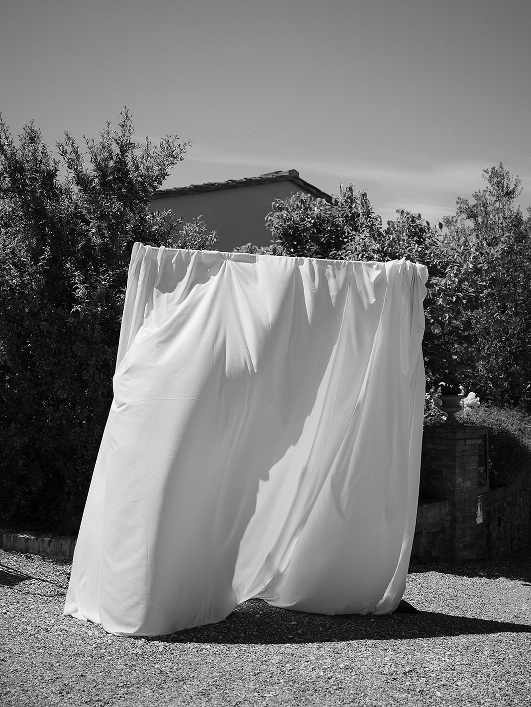 A collection of B&W from Emma & Jared
W/ my second hand @ariannabacilieriph
Planning @confettiacolazione
Flower @ilprofumodeifiori
Venue @villapetriolo
Video @lumiereweddingfilms
Rentals @barbera_noleggi
Music @goodvibeslivemusic
Lights @pagani_service
Muah @tuscanyglamteam
Car @slowhills
Stationary @papyros.studio