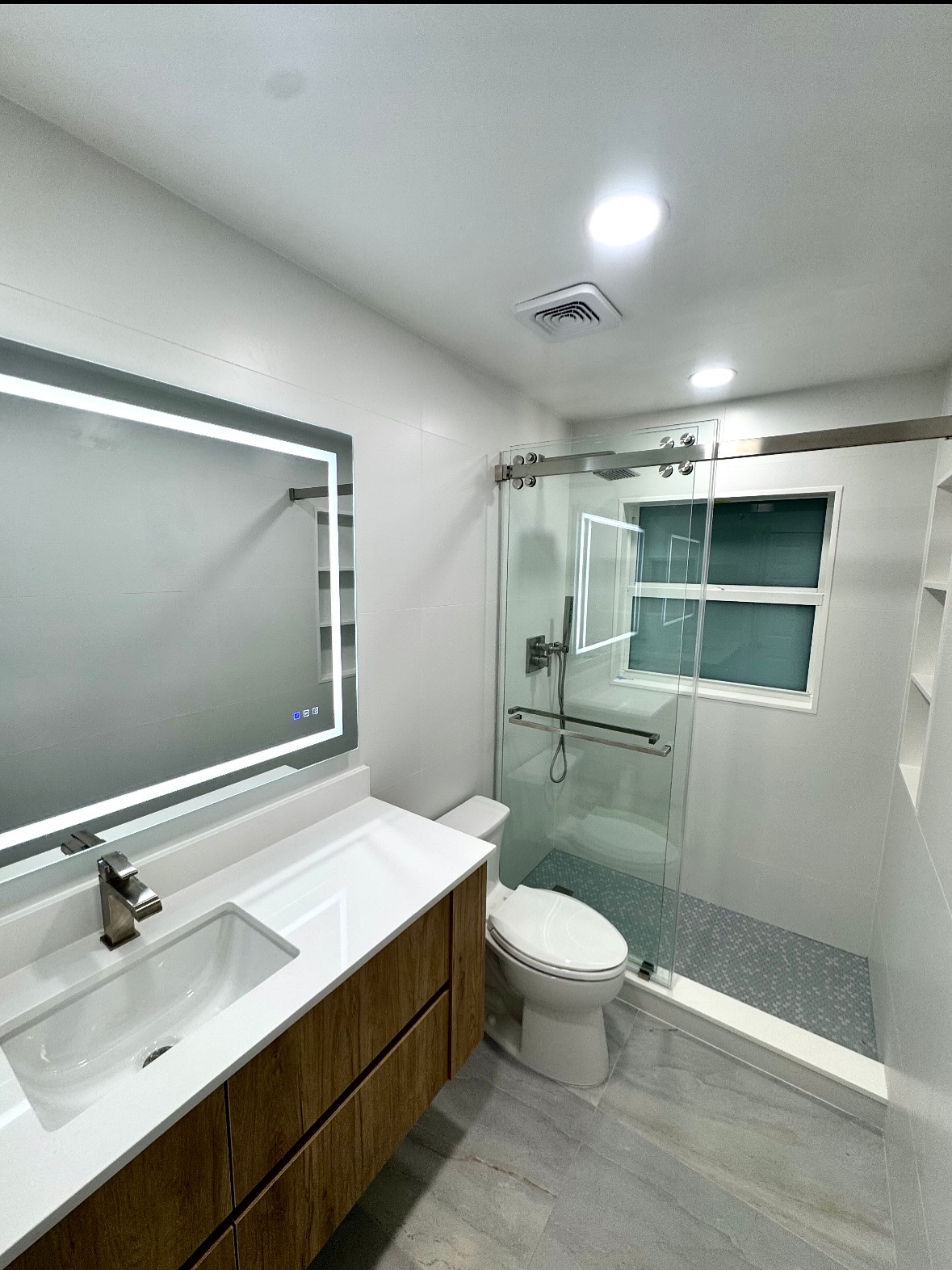 Outdated? Yeah, we can fix that!
A timeworn space reborn with modern elegance✨
Call us today to schedule a consultation 📞
#modern #bathroom #luxury #remodel #construction