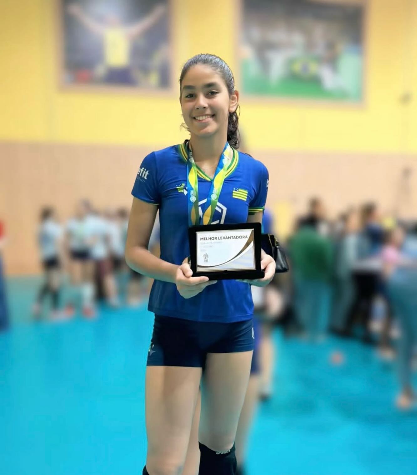 A EAGV reconhece o empenho e a evolução da atleta Manuella Machado Araújo, levantadora que vem se destacando em sua trajetória no voleibol goiano. Manuella foi indicada pela Entidade de Administração Goiana de Voleibol (EAGV) e será convocada para participar da Seleção Brasileira categoria sub-17, conduzida pela Confederação Brasileira de Voleibol (CBV).
Seguimos acompanhando com respeito e admiração o desenvolvimento de nossos atletas, sempre valorizando o trabalho sério e comprometido que vem sendo realizado dentro e fora das quadras 🤗🏐💚
#eagv #voleibolgoiano #desenvolvimentoesportivo #levantadora #baseforte