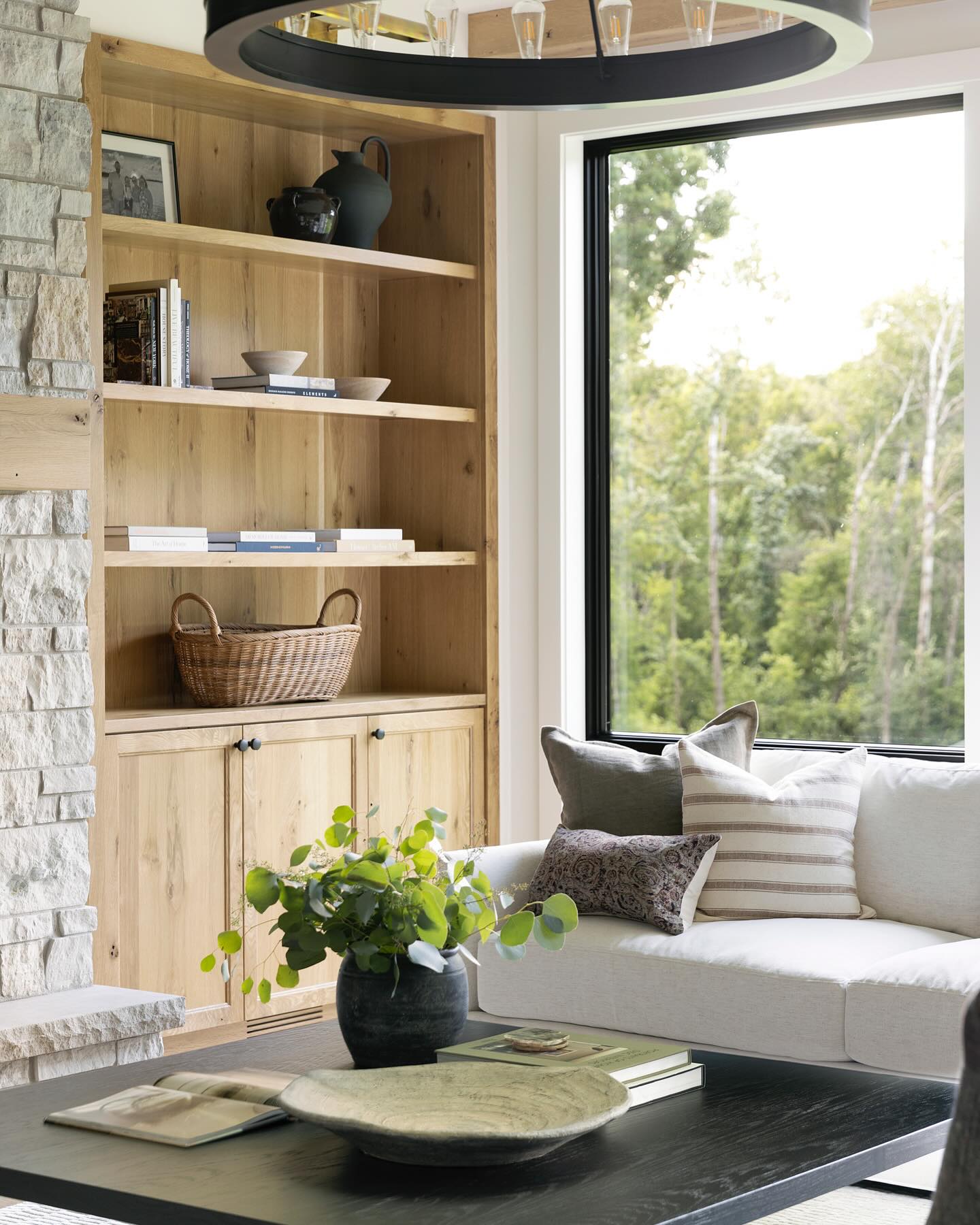 Calm, curated, and connected. #projectintothewoods expresses natural materials, layered textures, and meaningful details that come together to create a space that feels grounded and alive.
Build: @divinecustomhomes
Design: Haven Design Collective
Photography: @spacecrafting_photography