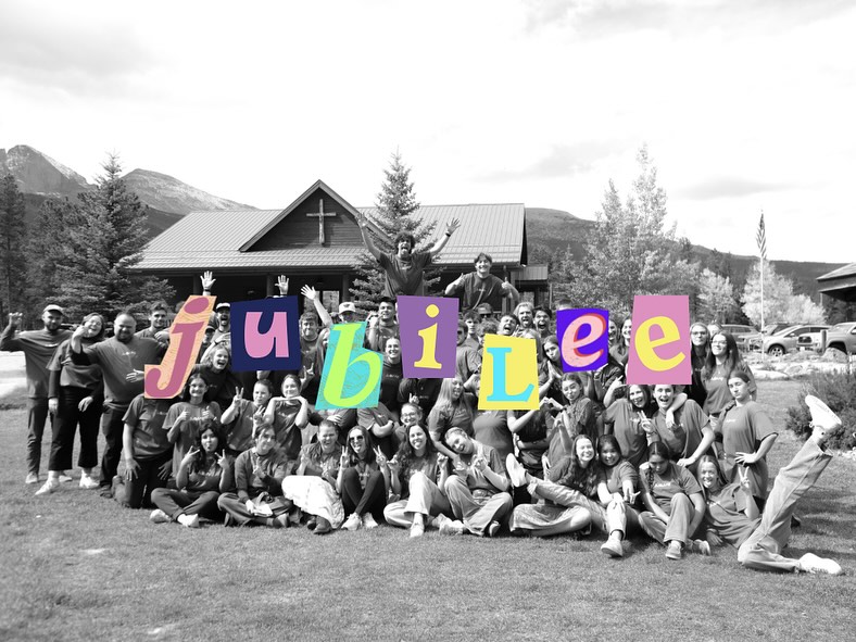 dance like it’s the year of the Lord’s favor 🕺❤️🔥
this year’s retreat was a blessing. happy to see so many people open their hearts to the Lord and to each other. Bless up!
(shoutout to @marygracecurran for the photos)
#stjohns #colorado #csu #focus #coloradostateuniversity #catholic #retreat #jubilee #fortcollins