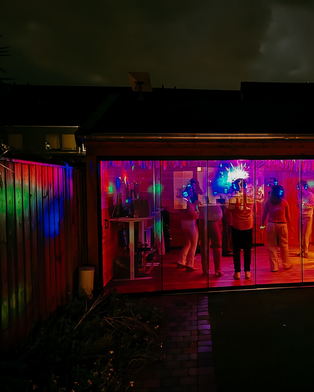 Feestjes zijn om gevierd te worden! 🥳
Afgelopen weekend heb ik heerlijk mijn 30e verjaardag gevierd met allemaal lieve mensen. Met een cocktail en een dansje was de avond helemaal compleet.
Dikke aanrader voor een feestje dus! @desilentdisco