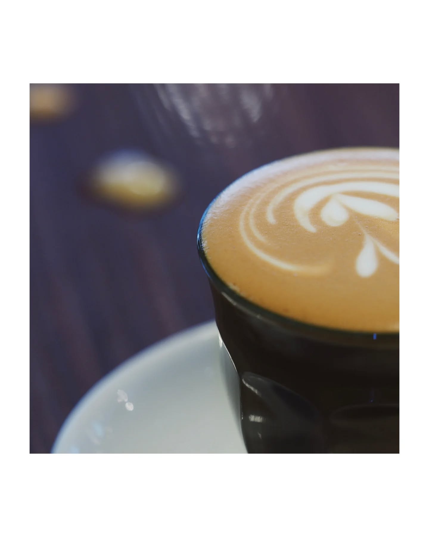 Creation of a flattie in reverse ◀️◀️
Silky Milky all day long!
Heute entweder mit
@neuesschwarz season
oder
@neuesschwarz chelchele washed