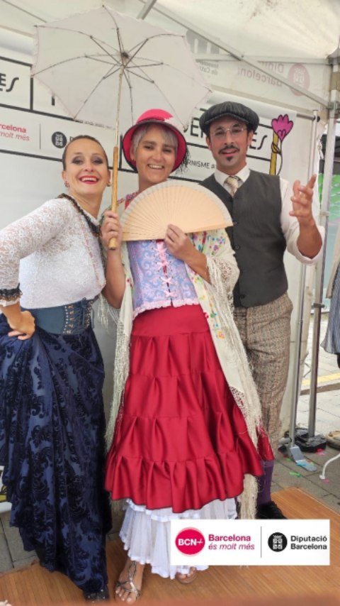 Com ens agrada passar-ho bé!!
Però el que més ens agrada al Genís i a mi, l’Elisenda, és que tothom que vingui ... s’ho passi genial vestint d'època!
Aquí teniu alguns dels millors moments del passat cap de setmana a la @firamodernistacanetdemar
Encara no ens coneixes.. doncs no pots faltar a aquestes 3 cites:
* 11 octubre, de 17h a 19h
@ajlagarriga
* 18 octubre , de 12 a 14h
@santacolomadecervello
* 18 octubre, de 17 a 19h
@ajsantjoanv
I per clausurar la nostra gira…
Ens veurem a la Fira del Vi!
*19 octubre, d’11 a 13:30
A St. Esteve Ses Rovires
No hi falteu! Us hi esperem
@roserdemaig @firamodernistadeterrassa@fmdretaeixample @firadelvapor @museudecardedeu @lagarrigamodernista @criptagaudi@coloniamodernista @embarrats@ajuntament_cerdanyola @terrassa_turisme@viuelvalles @visitbarcelona @svcastellet@penedesturisme @gelidaturisme @turismecanet@costabcnmaresme @ajcardedeu @turismevalles@ajlagarriga @santacolomadecervello@turismebaixllobregat @bagesturisme@ajsantjoanv @modernismecat@catalunyaexperience @culturadiba#viuelmodernisme #bcnmoltmes
#coloniagüell #embarrats #actors #presentació #eventosbarcelona #actorsperesdeveniments #barcelonaevents #espectaclesperfires #espectacleitinerant #animacioperfira