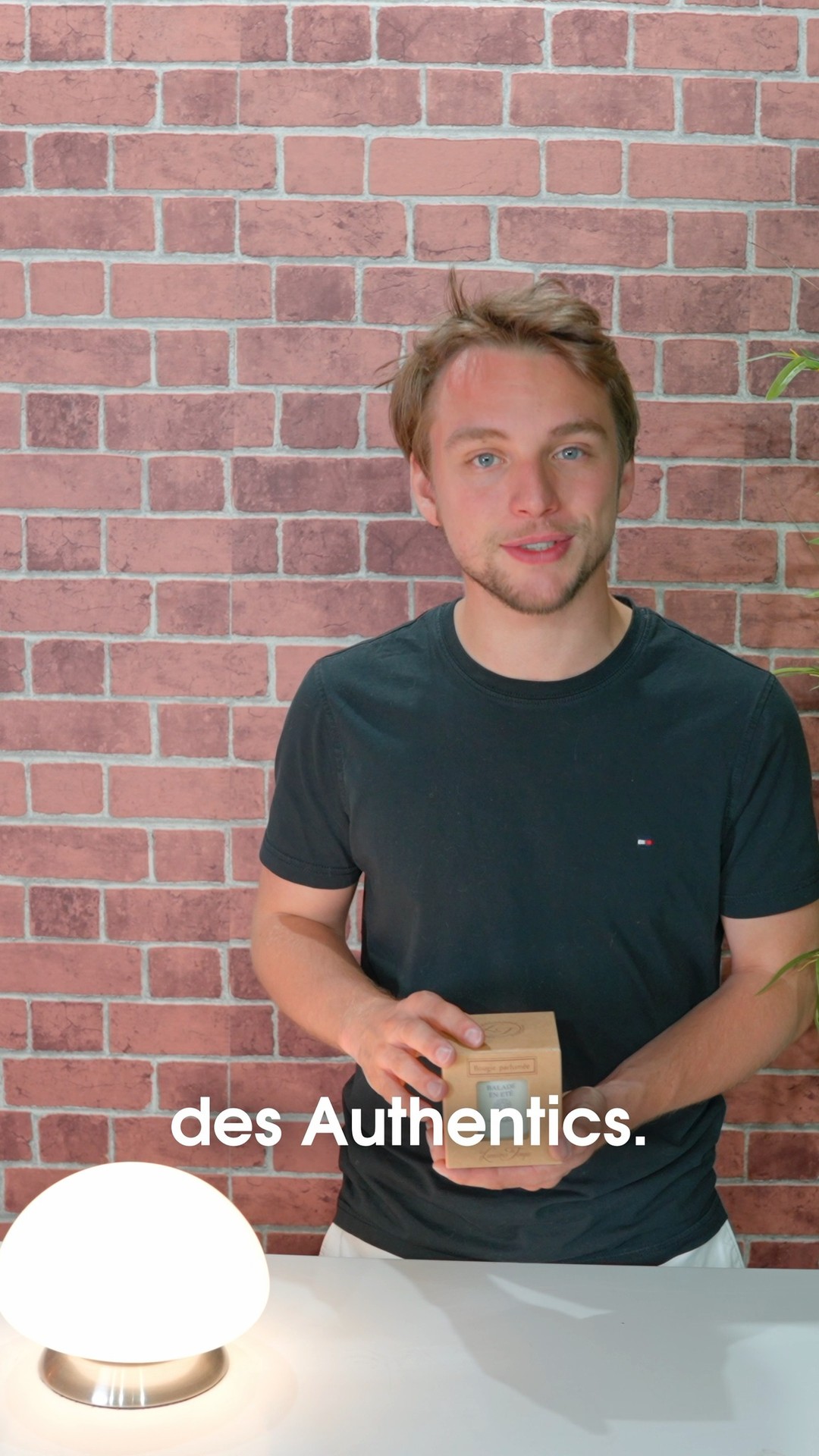 Voici notre bougie artisanale "Balade en étè"
Un design élégant, une flamme apaisante, un parfum qui transforme l'ambiance.
Parfaite pour vos soirées cocooning ou pour offrir.
Fabriquer en france avec de la cire végétal !
* Notre site :
lecomptoirdesauthentics.com #bougie #candle #cadeau #madeinfrance