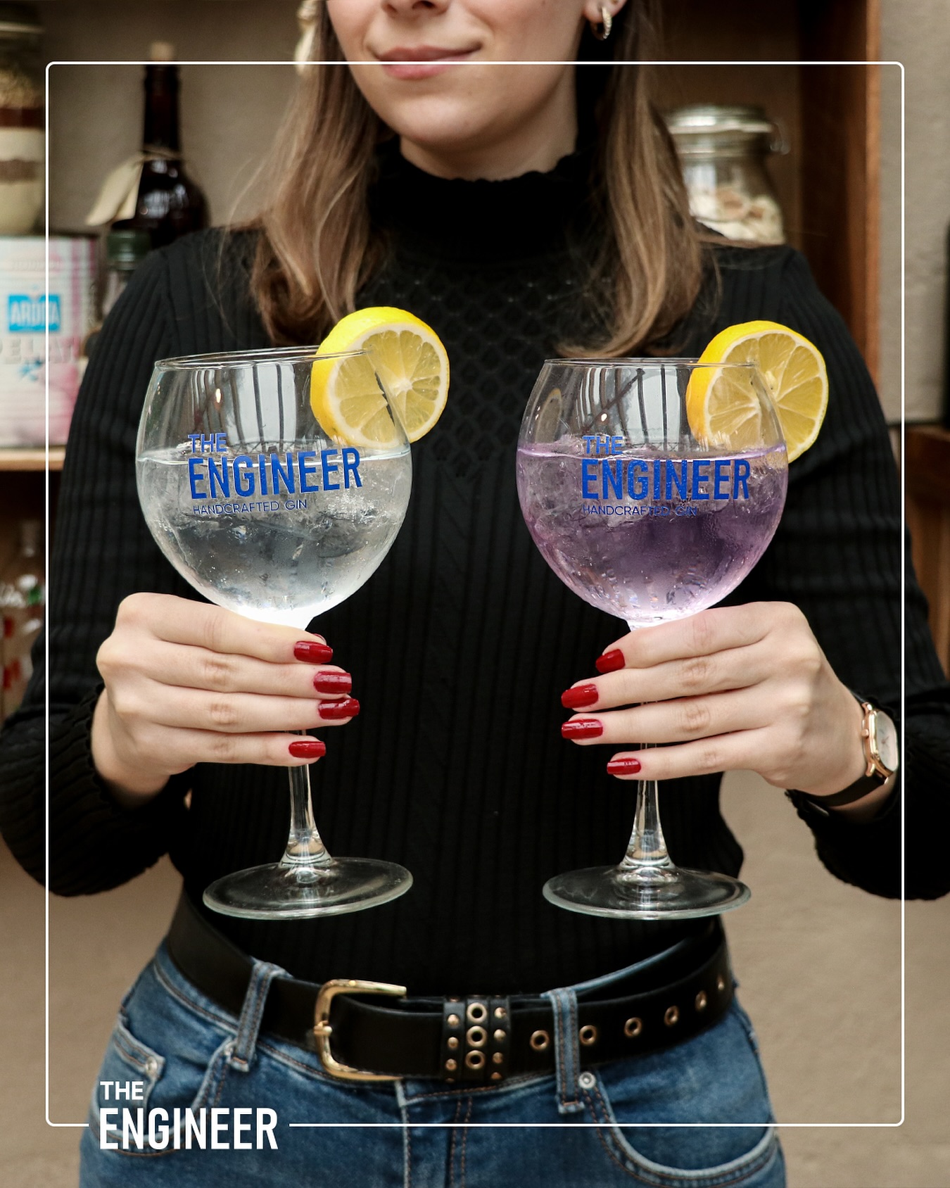 👉🏻 @kodbrkepica, mjesto gdje svaki gutljaj domaćeg kraft džina stvara priču, a dobro društvo začin koji je čini nezaboravnom.
London Dry Gin ili Distilled Blue Gin?
Izaberi čašu koja priča tvoju priču. 🥂