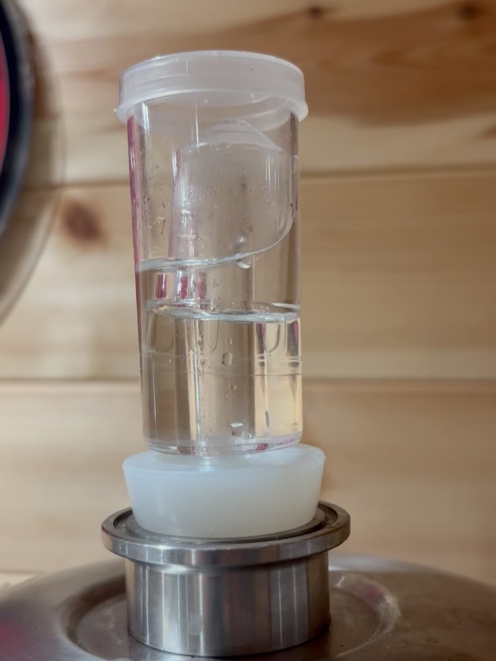 Actually managed to prep the smack pack thing properly this time and the yeasties are super happy!!
😃
#foxtailbrewing #homebrew #homebrewing #homebrewer #timothytaylorslandlord #timothytaylor #themaltmiller #fromgraintoglass