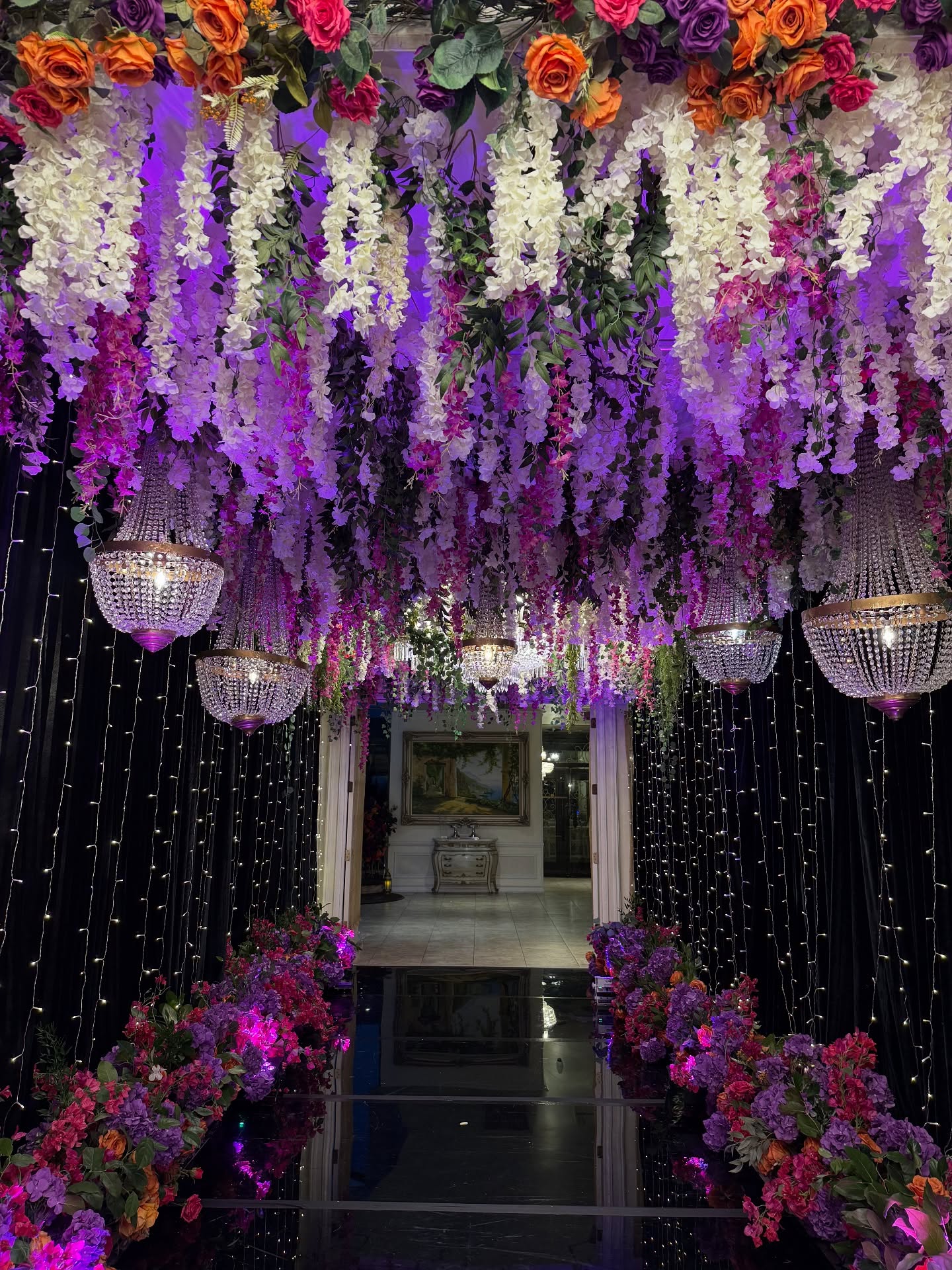 Sangeet nights are always special, but the perfect decor can elevate the entire experience ✨💖
📸Photography: @vaahophoto
📌Location: @leonardspalazzo555
🎧Music: @e3djs
#exclusiveevents #exclusiveeventsny #sangeet #prewedding #southasianwedding #sangeetnight #luxury #decorinspo #decorationideas #floraldecoration