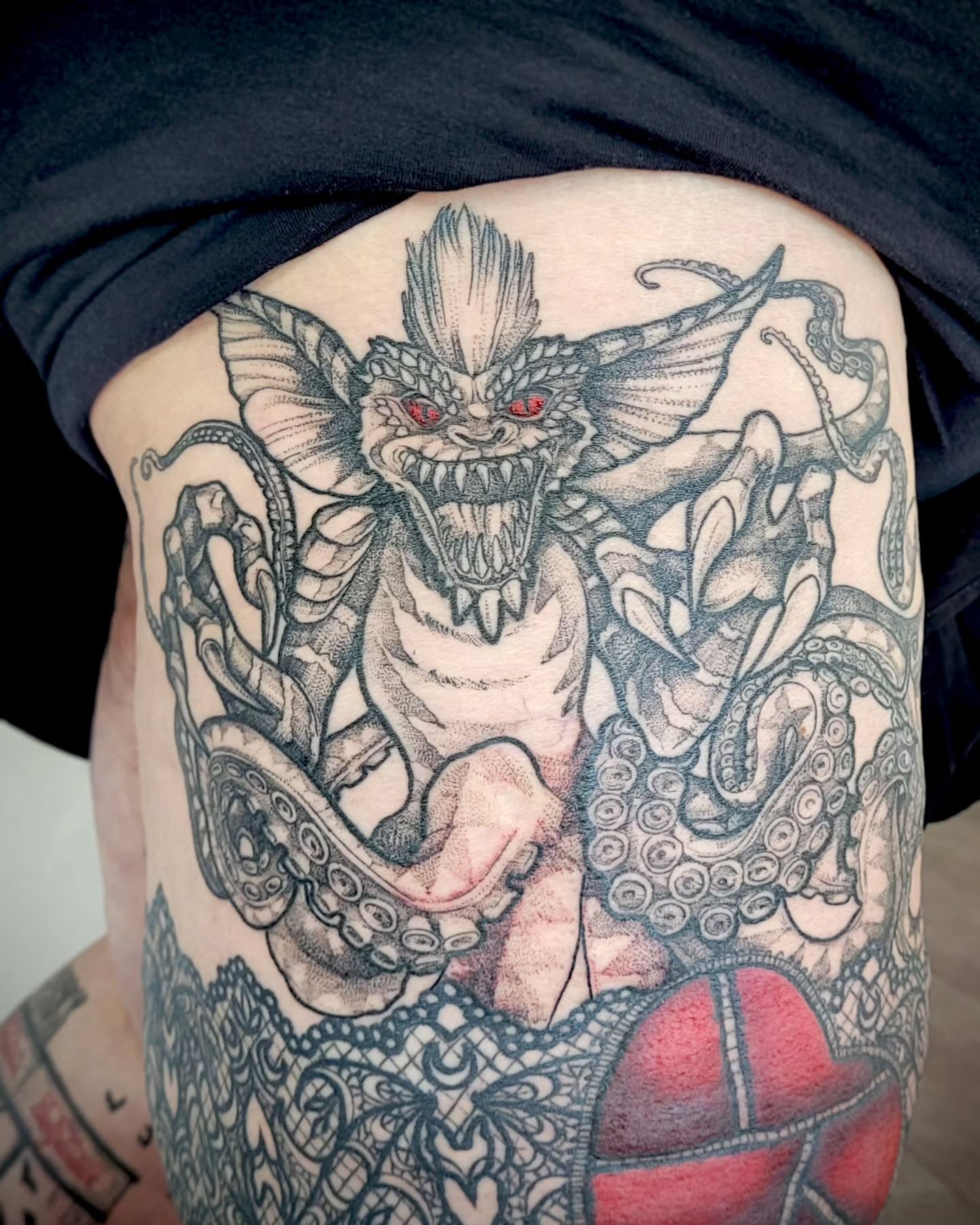 I've been waiting for spooky season to finally post this completed Gremlin + Kraken mashup!! This was such a delight to dream up together and figure out how to bring to life. We even worked it around her bat garter that we did waaaaaay back. Thanks again to this lovely human and her passion for the season!
♡♡♡♡
#spookytattoo #gremlins #halloweentattoo #tattoo #tattooartist #abbotsfordtattooartist #fraservalleytattooartist #vancouvertattooartist #vancouverislandtattooartist #abbotsford #fraservalley #comoxvalley #courtenaybc #nanaimo #campbellriver #bc #canada #vancouvertattoo