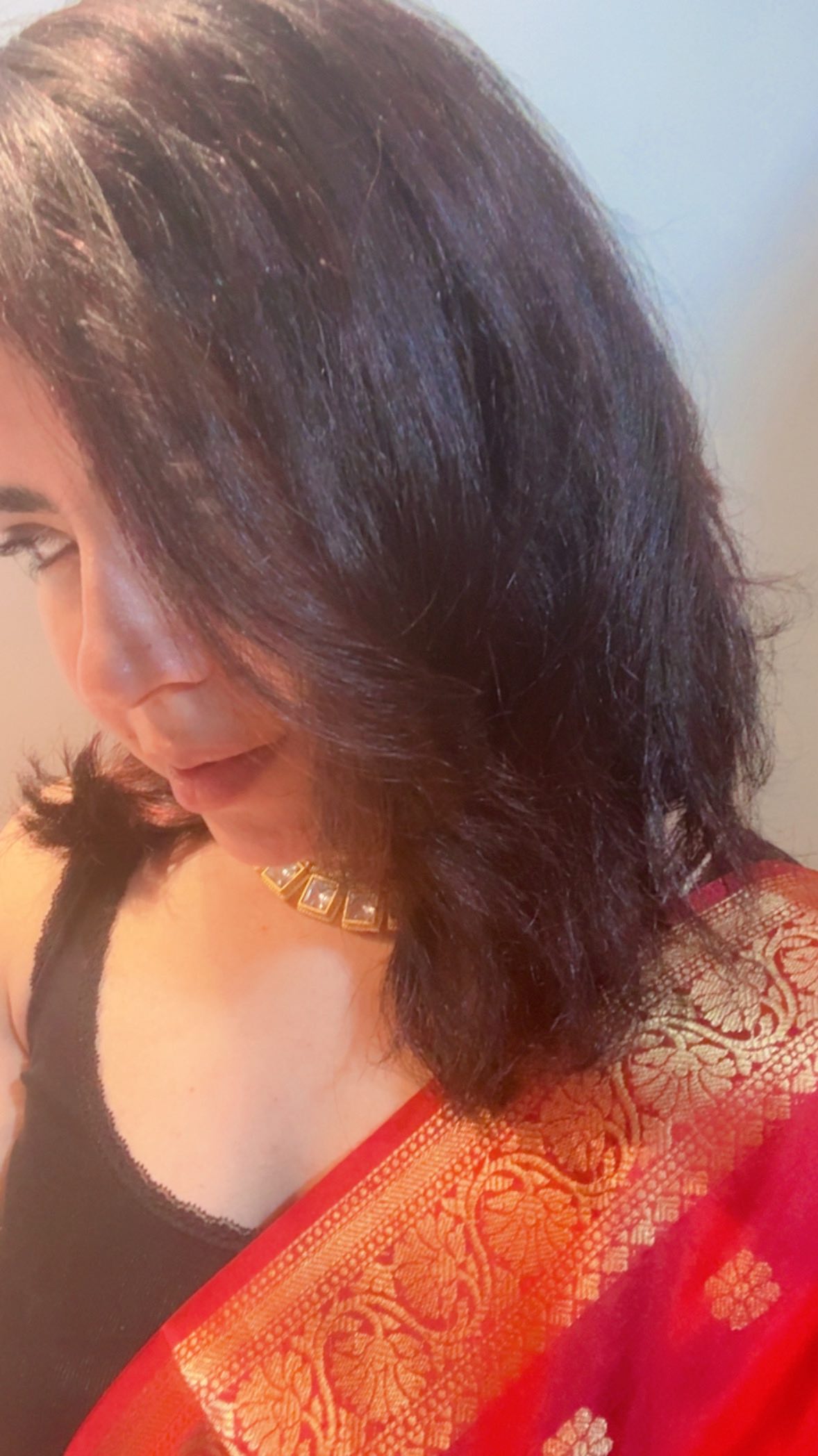 There’s something timeless about the Noor choker — classic, regal, and effortlessly elegant. ✨
Our Noor Choker is a modern ode to traditional beauty — handcrafted to perfection with delicate golden detailing that catches light with every turn. Perfect for festive soirées or intimate celebrations, this one’s pure understated glamour. 💛
#AtrangiByKritika #noorchoker #KundanLove #FestiveJewels #TimelessElegance #HandcraftedJewellery #IndianJewellery #JewelleryWithSoul #ChokerGoals #DiwaliStyle