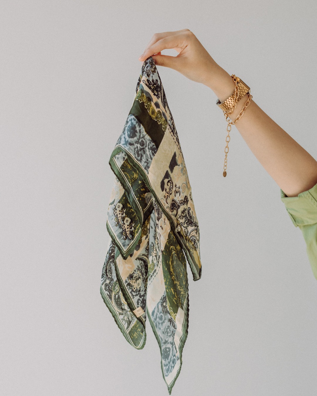 Be Agile With Content
Big brands take months to plan campaigns — you don’t have to. As a micro business, your agility is your edge. You can pivot in a day: jump on a trend, test a reel, or launch a festive flash promo without waiting for approvals.
And remember — don’t throw in the towel or give up too early. Not every post will go viral, and that’s okay. The magic happens when you keep experimenting, showing up, and staying flexible. Agility + persistence beats perfection every time.
👉 Use your speed and creativity to stay ahead of the noise.
#ContentMarketingTips #MicroBusinessGrowth #SocialMediaTips #AgileMarketing #HolidayBusinessTips