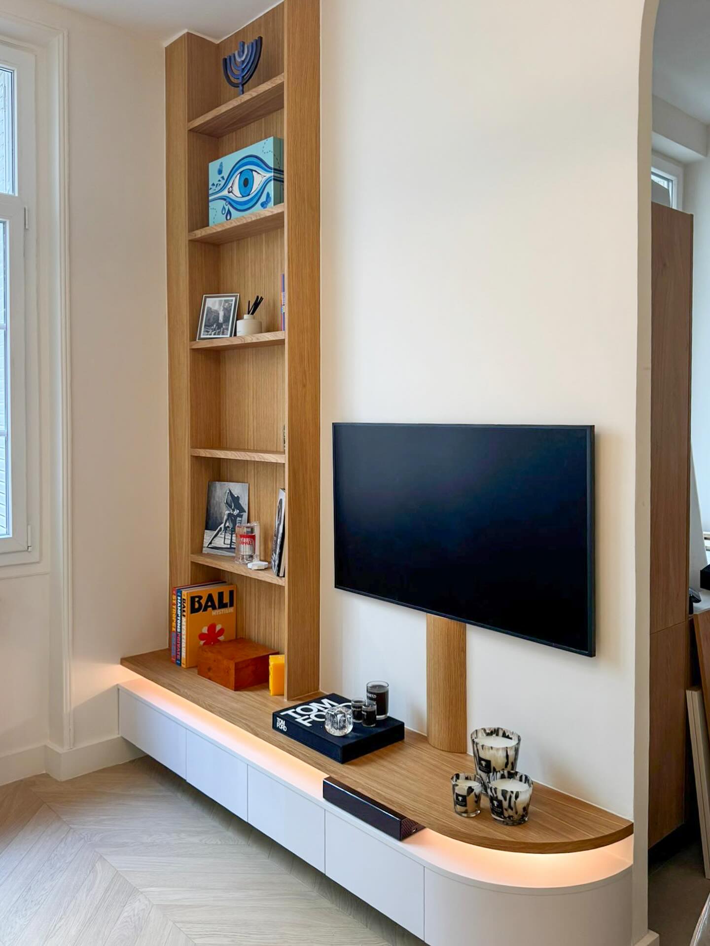 Projet Flandrin – un studio réinventé autour de lignes douces et de rangements malins.
Chaque détail a été pensé sur mesure, entre esthétique et fonctionnalité.
Vous rêvez, nous réalisons 💫
#menuisier #menuisierparis #homeinspo #homedesign