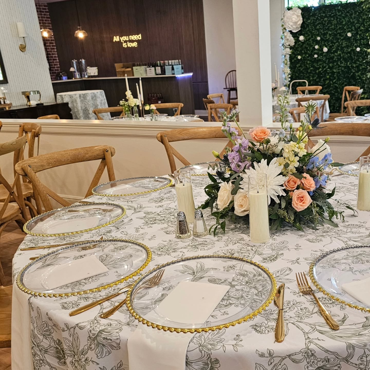 Absolutely love this linen at The Orchard at Caney Creek! It's the little things that come together to make the day unforgettable. ✨️
@theorchardweddings