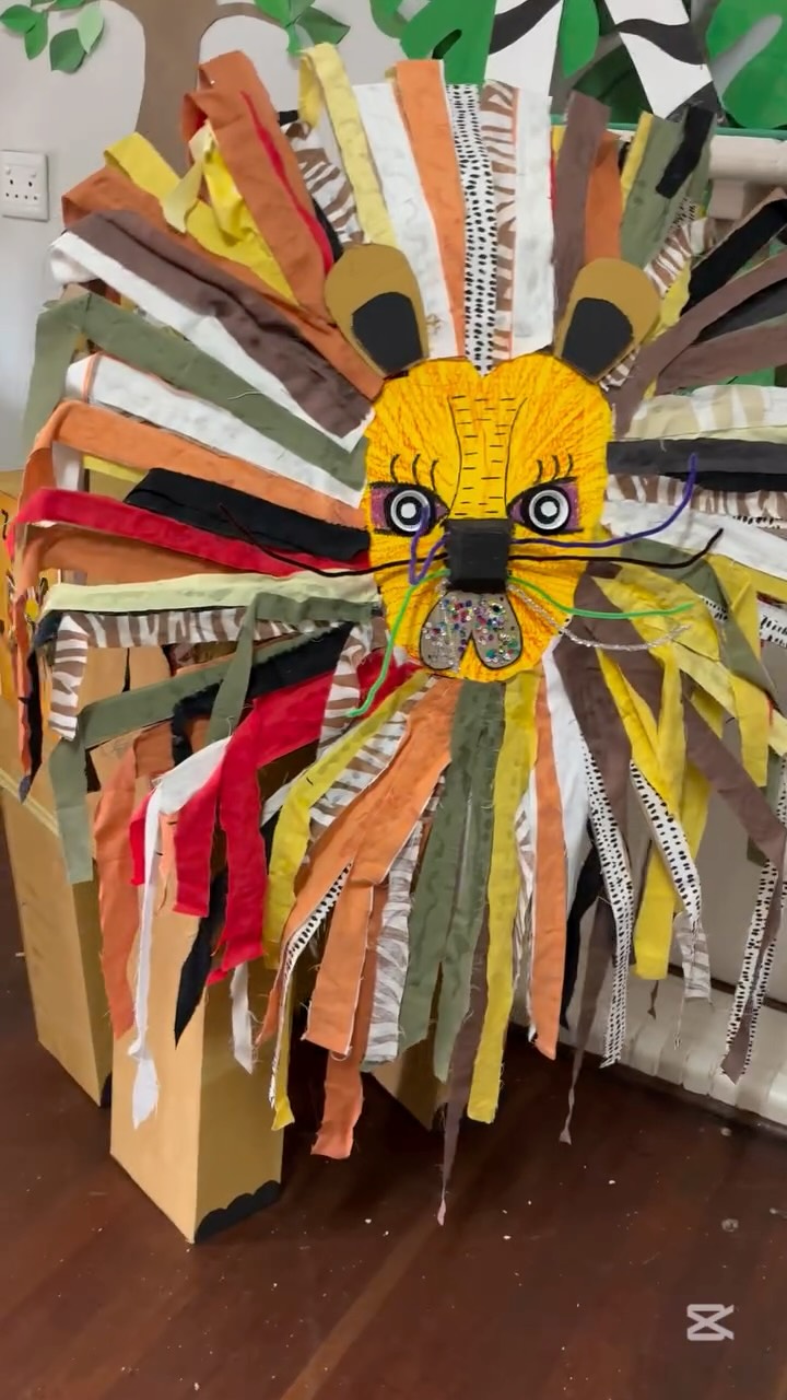 ❤️ ART FROM THE HEART ❤️
A celebration of stories brought to life through the art of little hands 🎨
The Grade 000’s brought to life the stories of “The Lion Inside” 🦁 and “The Gruffalo” 🐻
Each display explores the themes of courage, confidence, and cleverness. Which remind us that even the smallest voices can be mighty and bravery may come to you in some unexpected ways 🐭✨👏
#VillageKidz #EdenVillage #lovenorthcoast #saltrock #preschool #ballitopreschool #ArtFromTheHeart #creative #art #storytelling