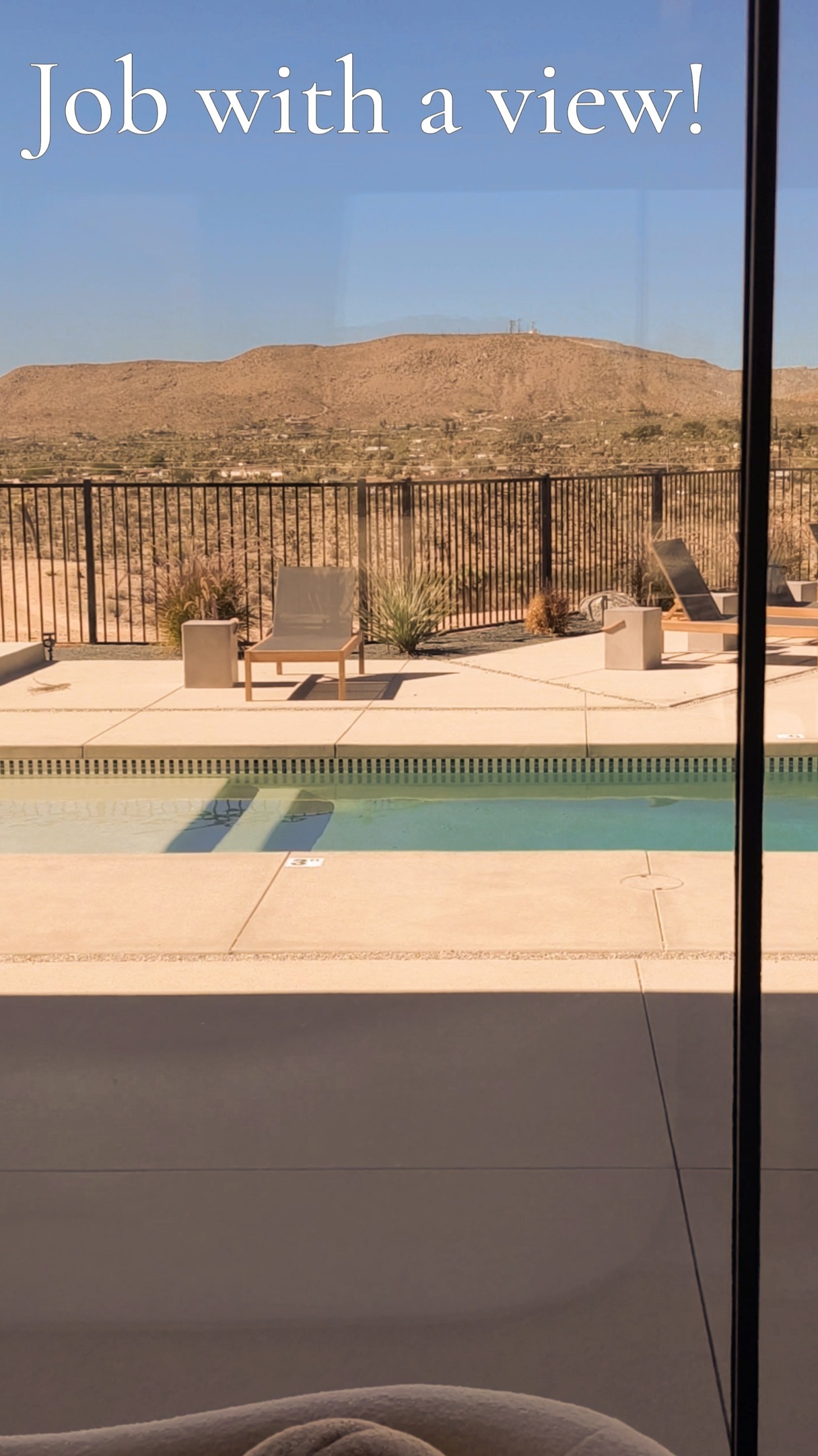 Would you say yes to this office view? 😍
Some jobs come with palm trees and marble floors. 🌴
#ʟᴜxᴜʀʏʟɪᴠɪɴɢ #homecare #cleaninglife #selmeierhomeandcare #beforeafter #dreamjob #vacationmode