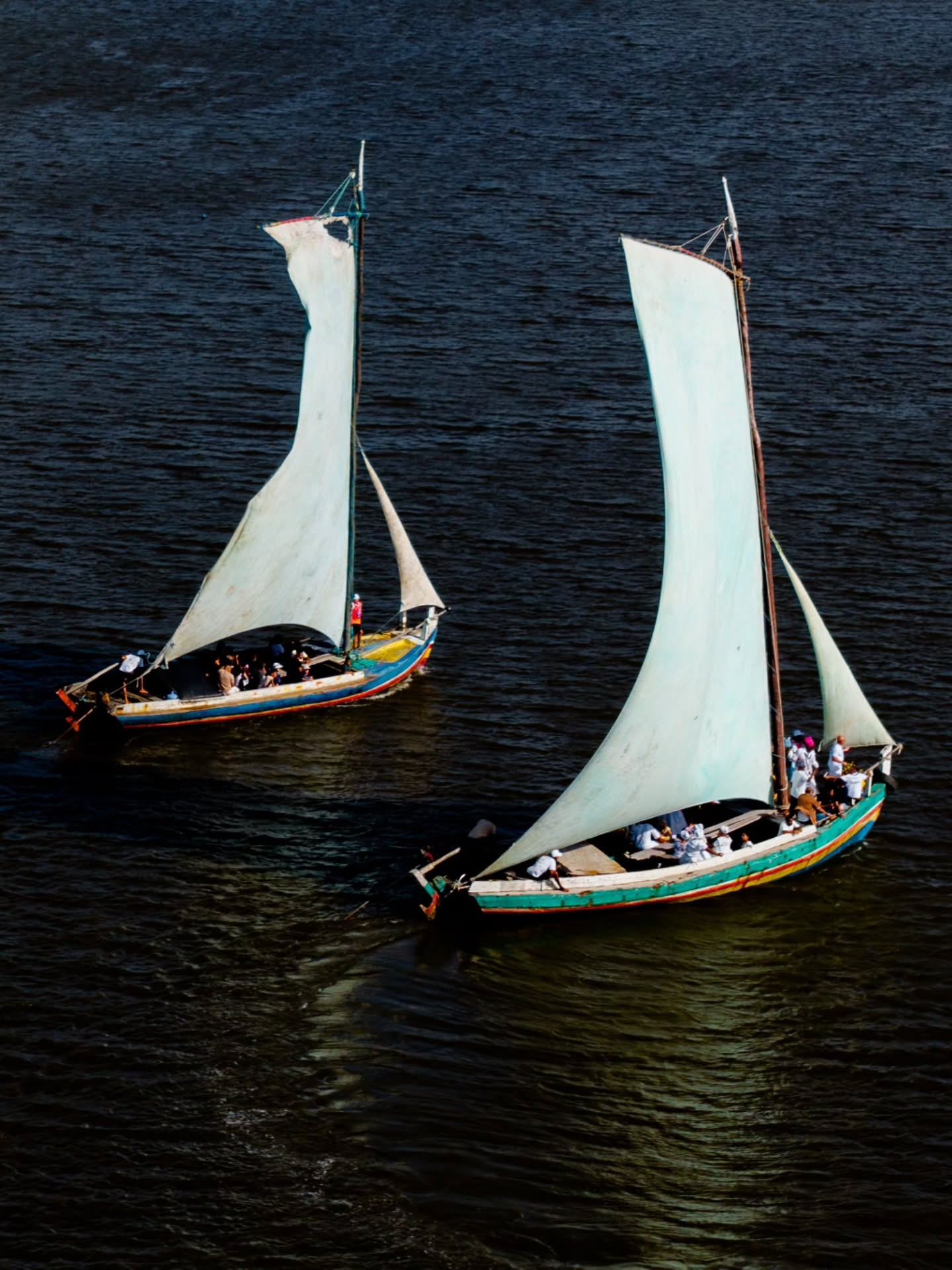 Ontem, 05/10/2025, foi um dia maravilhoso para mim. Dia de muitas fotos, do Festival de Saveiros, e de lugares incríveis do Recôncavo Baiano.
Dia de estar e encontrar amigos e colegas. De conhecer pessoas, de aventuras e muitas fotografias.
Muito obrigado a @tarcisotsa , @mateusj.art e @vitorandrade2003 pela companhia e conversas. Agradeço ainda a @deltadrone_fotos_e_videos pela companhia.
Espero que gostem.
Peço que digam qual gostou mais. Pode ser? Conto com você.