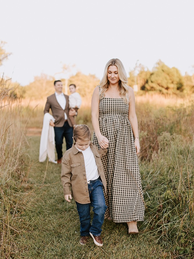 I have had a lot of gorgeous family sessions over the past few weeks and I have loved seeing the fall outfits shine. I have been bad at posting all of them this season. Thankful for getting to capture so many families this season!
If you still need a season this session I have a few times left November 2nd and I have decided to open a limited number of sessions for a Christmas Studio session November 30th. Checkout the link in my bio for those!