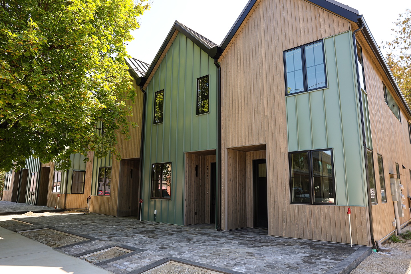A look inside one of the Joyce Park Residences ✨
Each building includes three thoughtfully crafted units that balance modern design with warmth and livability. From the clean exterior lines to the inviting interiors, every detail was built with connection and comfort in mind.
Which detail stands out to you the most? 👇
#RameyConstruction #JoyceParkResidences #SandpointLiving #ModernDesign #BuildingCommunity