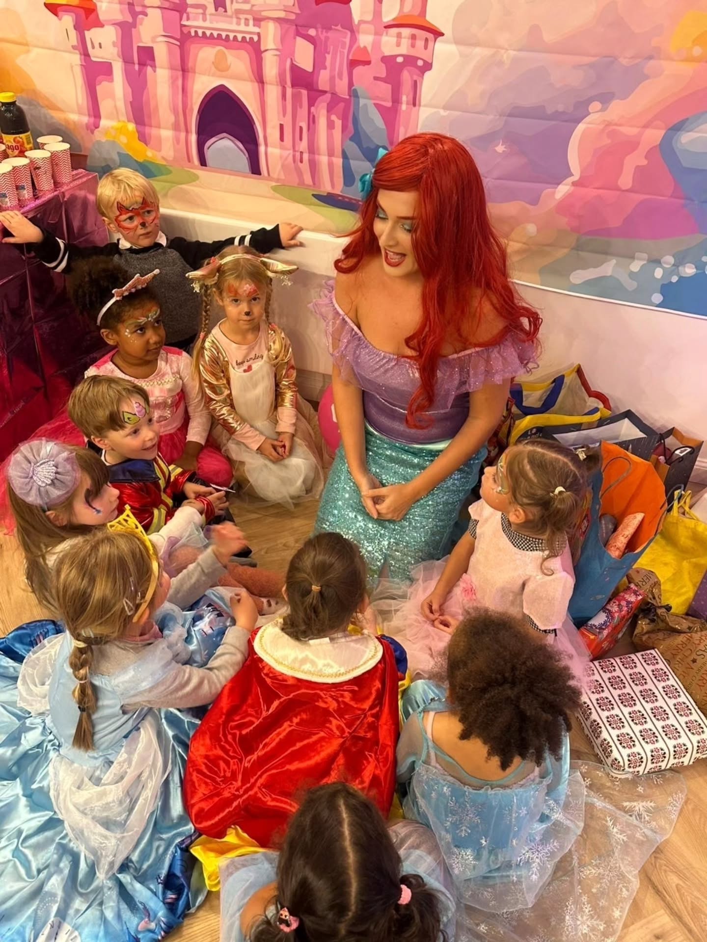 Hier, Ariel a eu l'immense plaisir de faire une surprise à la petite Mathea pour ses 4 ans 🥰😍✨️🎂🎶 un merveilleux moment en compagnie de sa princesse préférée et de tous ses amis pour un anniversaire qui restera gravé dans sa mémoire 🫶
Merci à l'école d'éveil musical @si_lo_music pour leur accueil et leur gentillesse et cette fabuleuse déco ! ✨️
#anniversaire #anniversaireprincesse #ariel #lapetitesirene #lapetitesirène #arielcosplay #princessedisney #anniversairesurprise #surprisebirthday #princesse #princessparty