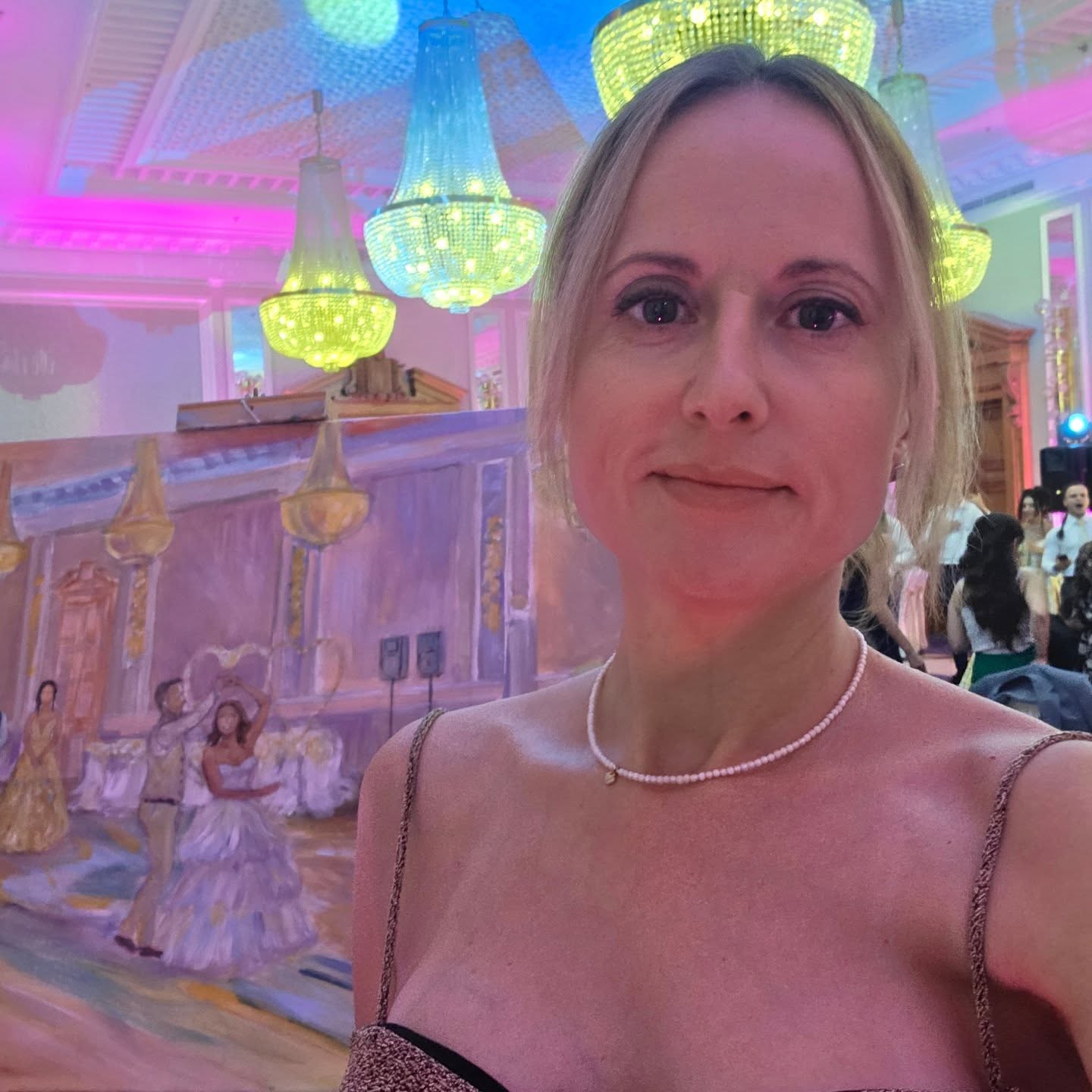 Teya & Nicolai 💍✨
04.10.25
Wedding First Dance Live Painting 🎨
(work in progress)
Благодаря на кумовете, за поканата и вдъхновението да рисувам любовта на живо, сред усмивки, емоции и танци 🎨✨
Локация: @sofiabalkanpalace #sofiabalkanpalace #sofiabalkanpalacehotel
#сватбенподарък #сватбенакартина #сватбенхудожникнаживо #сватба #младоженци #първисватбентанц
#liveweddingpainter #weddingartist #weddinggift #art
✨✨✨✨
Лична визия: @labonteboutiqueofficial