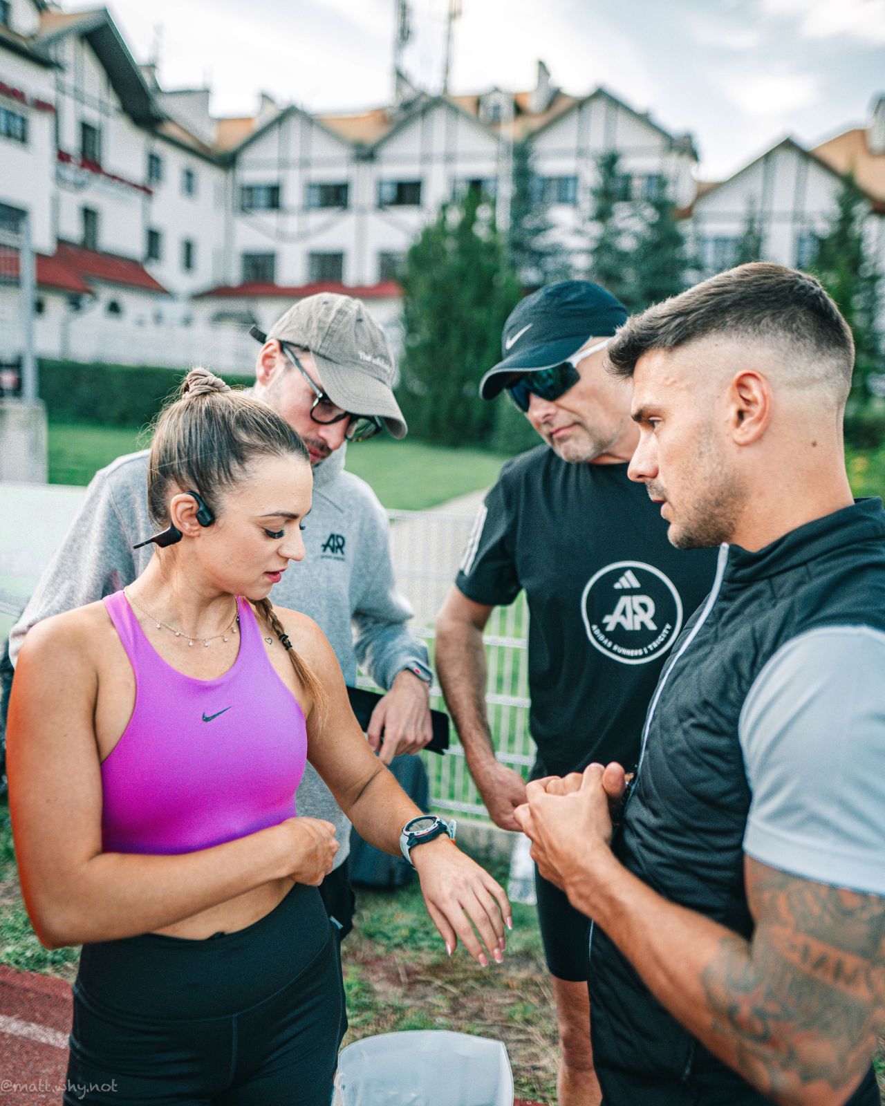 ¿Por qué es importante saber tus niveles de lactato? Porque esto te permite controlar la intensidad del entrenamiento con mayor precisión, recuperarte más rápido y, en última instancia, lograr resultados que antes parecían inalcanzables 🚀 @qlac_sportscience @adidas
#QLACEspaña #EntrenaConDatos #EntrenamientoInteligente #running #correr #runners #cycling #bicicleta #ciclismo #ciclistas #sport #deporte #triatlon #maraton #marathon