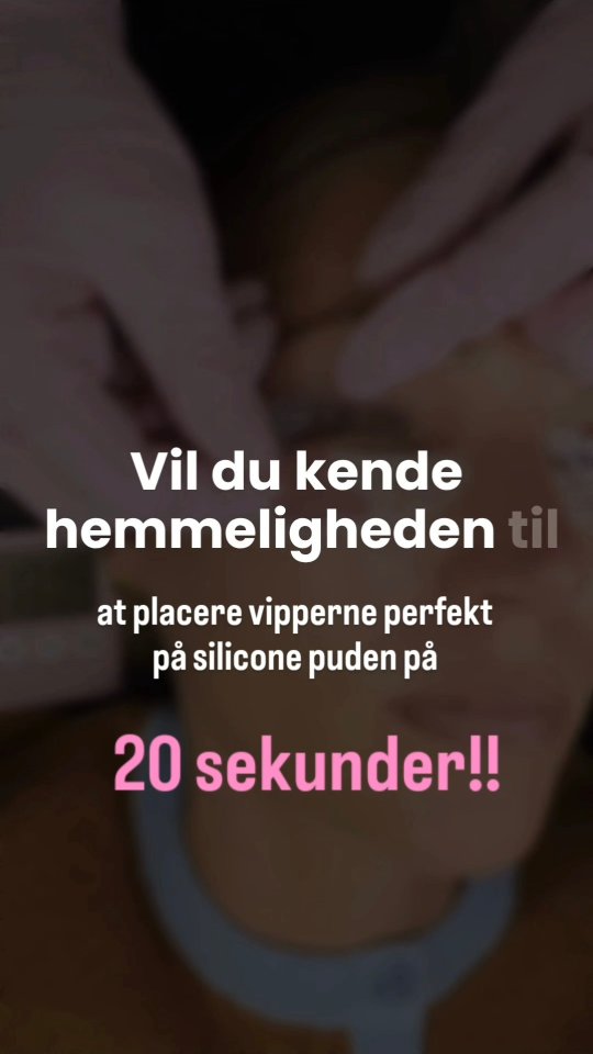 Hemmeligheden bag at placere vipperne perfekt på under 20 sekunder 👇
Lad være med at bruge tid på at redde vipperne igennem før Step 1 – de er stive og svære at arbejde med.
Få dem bare til at sidde nogenlunde på silikonepuden, påfør Step 1, og når den har trukket, bliver vipperne bløde og fleksible.
Så kan du nemt redde dem igennem, få dem til at ligge perfekt – og derefter påføre Step 2.
#lashlift #outloudbeauty #lashartisttips #lashlifttraining #lashtech #lashhack