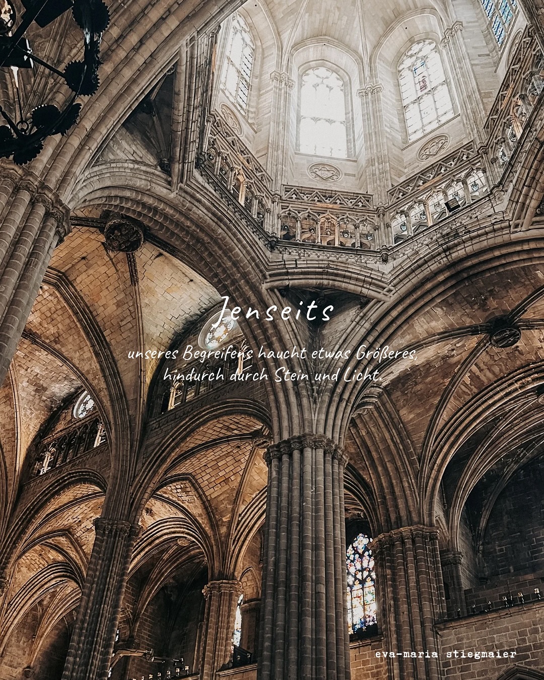 Innerer Frieden entsteht dort,
wo wir aufhören zu kämpfen
und anfangen zuzulassen.
Vertrauen ist nicht Wissen –
es ist ein Einverständnis mit dem Leben.
Es gibt Kräfte, die wir nicht sehen, aber spüren…
in Licht, in Stille, in Begegnungen.
Vertrauen bedeutet, ihnen Raum zu geben.
Und zu wissen: Etwas Größeres trägt mich 🤎✨🙏
#vertrauen #beyondknowing
#soulfulspaces #lichtundstein #psychologie #zulassen #dasgöttlicheindir #cathedralbarcelona #innerpeace #blessedandgrateful