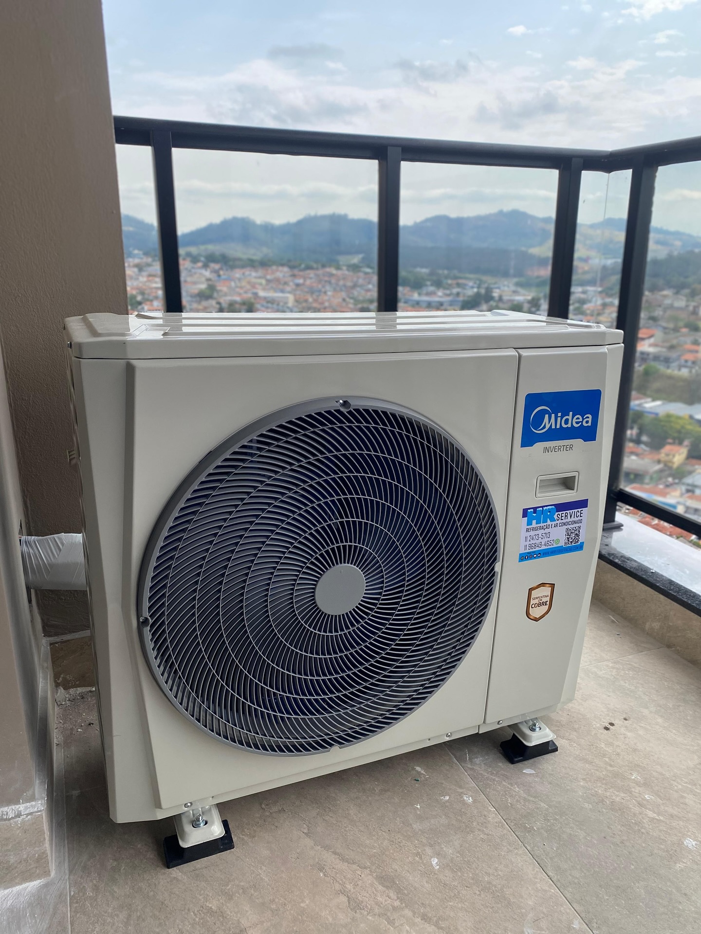❄️ Instalação finalizada com sucesso!
Sistema Multi Split Midea com cassete 1 via de 18.000 BTUs — uma solução discreta e eficiente para climatização de ambientes. 💨🔧
✔️ Instalação técnica e personalizada
✔️ Ideal para quem busca conforto com elegância
✔️ Perfeito para ambientes amplos e integrados
Obs: o cliente ainda irá realizar a pintura no apartamento. 🛠️🎨
💬 Fale com a gente e transforme o seu espaço com conforto e tecnologia!
#arcondicionado #instalaçãoprofissional #cassete1via #multisplitmidea #climatizacao #engenhariatérmica #midea #confortoetecnologia #souparceiroleveros