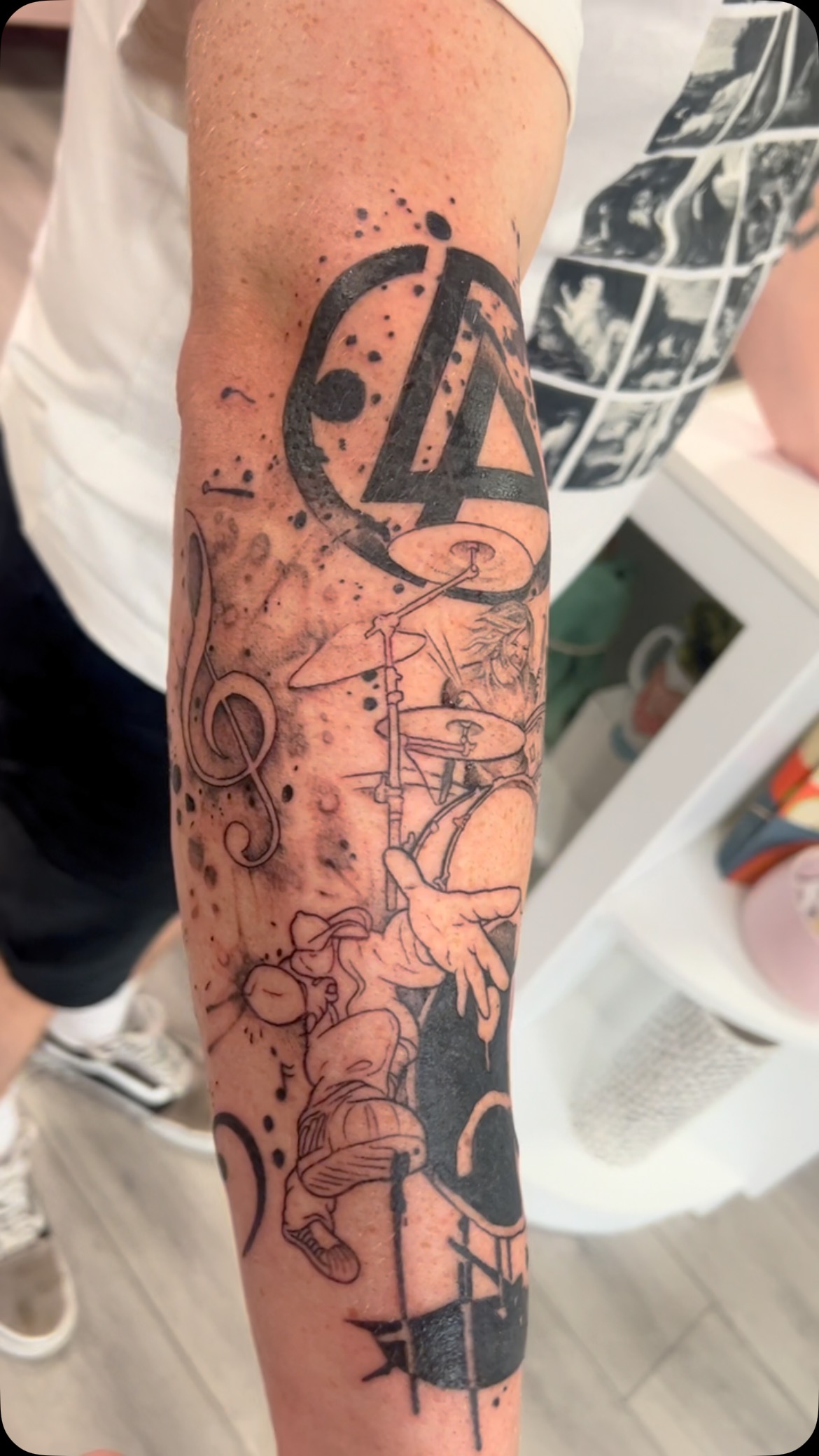 How many bands can you spot? 🤘🏻🖤
.
.
.
.
.
.
#bandtattoos #musictattoo #favouriteband #guyswithtattoos
#tattoo #tattoos #stowmarket #ink #inked #getinked #girlswhotattoo #tattooist #art #femaletattooist #gettattooed #prettyinink #Suffolk #girlswithtattoos #tatts #lgbtsafespace #dowhatyoulove #follow #femalerun #safespace #tattoosarecoolandyouknowit