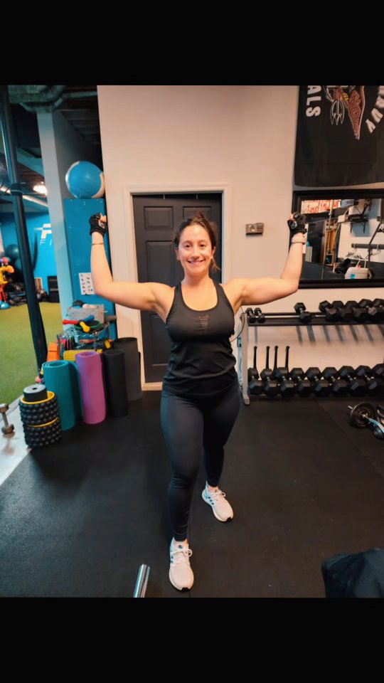 Transformation update on my bride to be!! DEFINITION is next level with more #muscledevelopment throughout, but especially in her arms & back! ๐ช๐ฐโโ๏ธ๐ฅ #pbmfitness #Bride #Transformation #prettybeastmodefitness #RESULTS #readyforresults #letsmovetogether #personaltraining #strongertogether #strengthtraining #funtionaltraining