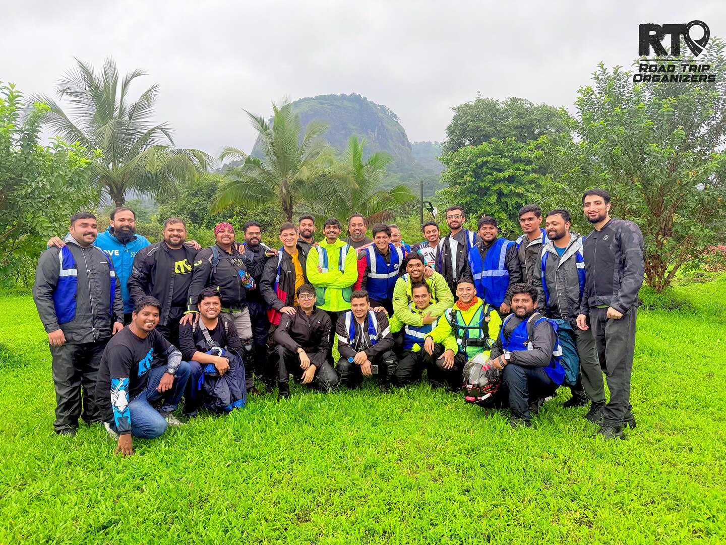 One road. One tribe. Many stories🫶🏻
Riding strong with RTO!
.
.
UPCOMING RIDES
RIDE TO KARCHUNDE
For a BOX CRICKET MATCH!
26th October
.
.
#rto #roadtriporganizers #rtopune #rtomumbai #rtomaharashtra #pune #mumbai #maharashtra #bike #bikers #bikersofinstagram