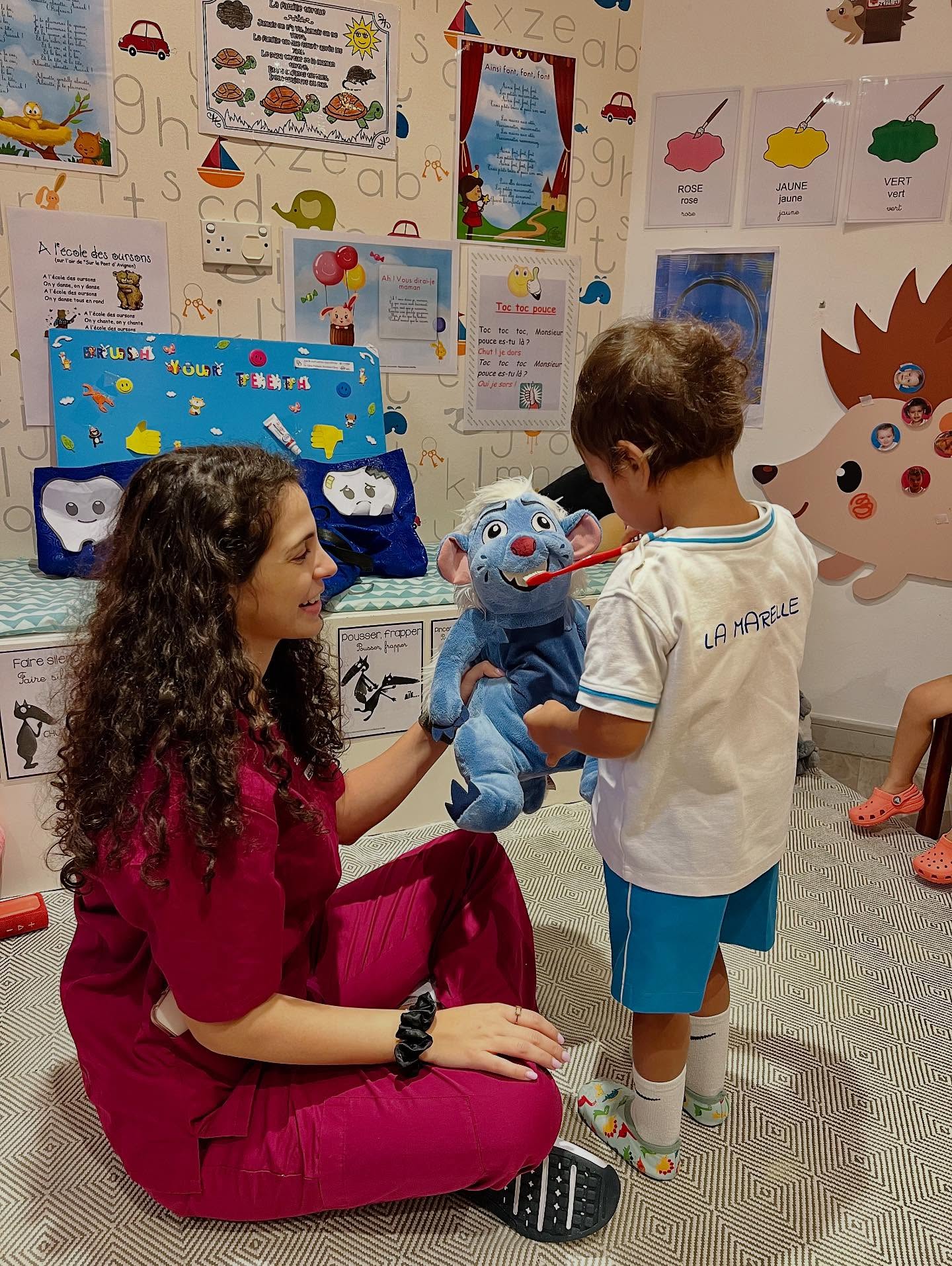 🇫🇷 À La Marelle, on prend soin des petits sourires ! 🦷💙
Aujourd’hui, nous avons eu la visite de @melissahaddad96 de chez @drdinadental, venue apprendre aux enfants l’importance de bien se brosser les dents.
L’activité était ludique et amusante, avec démonstration, brossage et beaucoup de rires 💫
Et pour finir en beauté chaque enfant est reparti avec un joli goodie bag.🎁
Un grand merci à la dentiste pour sa douceur et sa bienveillance 🌸
⸻
🇬🇧 At La Marelle, we take care of little smiles ! 🦷💙
Today we had the pleasure of welcoming @melissahaddad96 from @drdinaclinic, who came to teach our little ones how to brush their teeth properly.
It was a fun and playful activity, full of smiles and laughter 💫
And to make the day even sweeter, each child received a lovely goodie bag. 🎁
A big thank you to the dentist for her kindness and gentle care 🌸