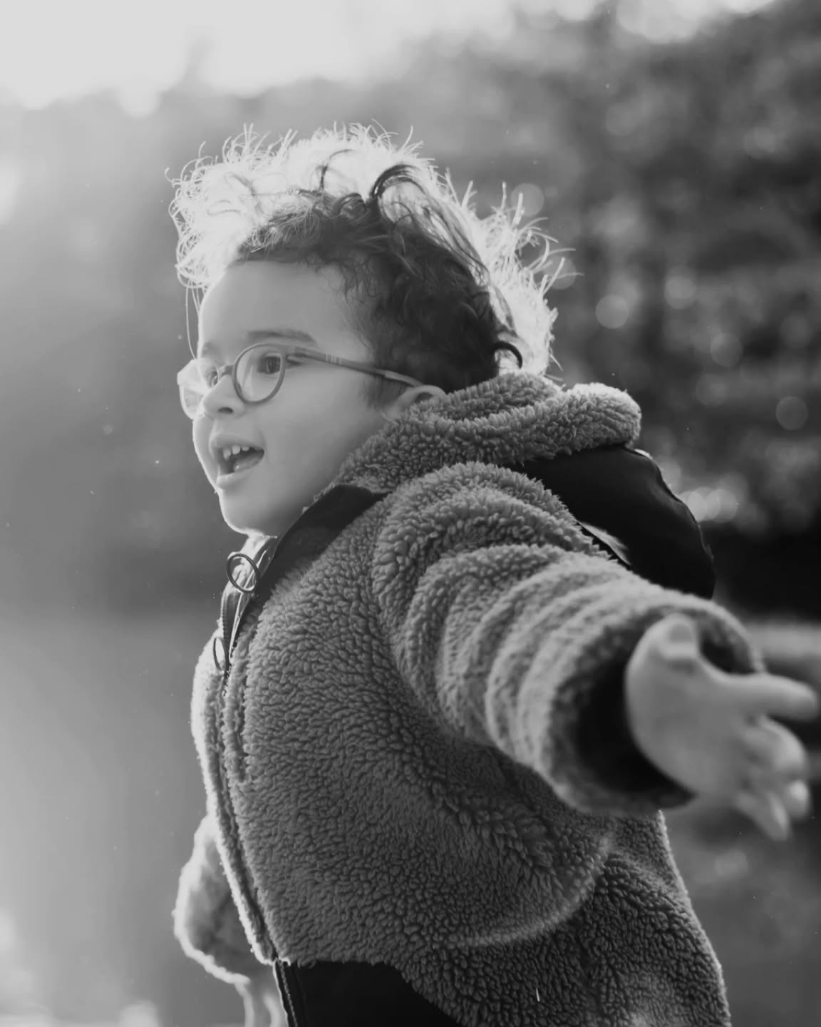 Making memories...
not just taking pictures.
When you book a shooting with me we usually go on a mini adventure. It's good for everyone to just walk around and let things happen naturally. Kids running around, everyone exploring a bit and not too much posing.
Once you get the booked photoshoot out of your head, everyone relaxes and the real picture taking/memory making begins.
#familienfotos #family #fun #fall #natural #happyfall #familytime #Herbstfotoshoot #herbst