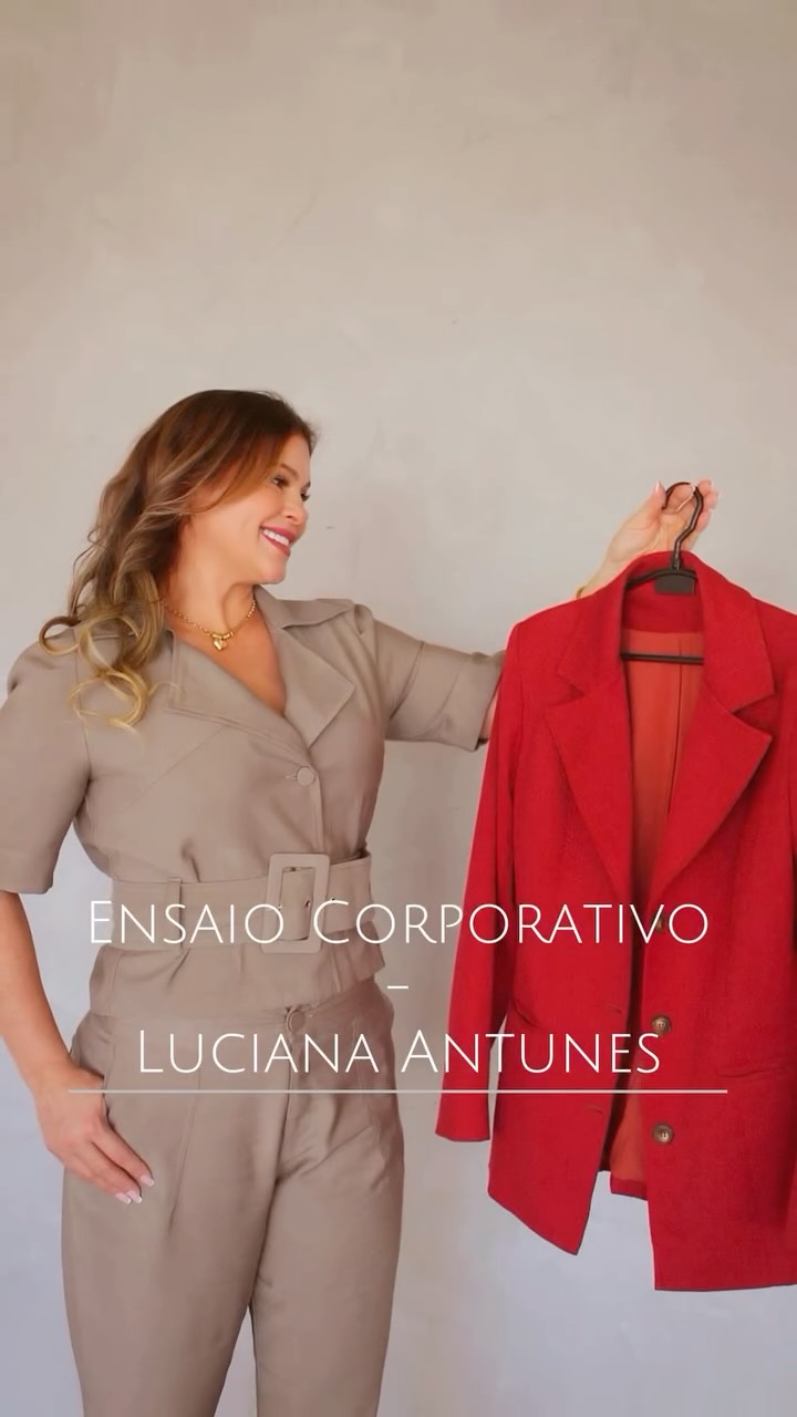 Alguns registros do ensaio corporativo de @_lutunes
Porque toda empresa começa com uma marca pessoal forte.
Com 20 anos de experiência fornecendo costura profissional para empresas como a Arauco, Luciana Antunes inicia um novo capítulo: o nascimento da SNYG, marca de uniformes que une sofisticação, conforto e qualidade em cada detalhe.
Agradecemos pela confiança no trabalho da amora Click em eternizar esse momento e posicionar essa nova marca com propósito e identidade em todos os canais digitais.
Quer fortalecer sua marca pessoal ou corporativa?
Fale com a Amora e comece a construir sua presença de forma estratégica.
#EnsaioCorporativo #BrandingPessoal #IdentidadeVisual #MarketingDigital #AmoraClick #SNYG #MarcaComPropósito #FotografiaCorporativa #MarketingDePosicionamento