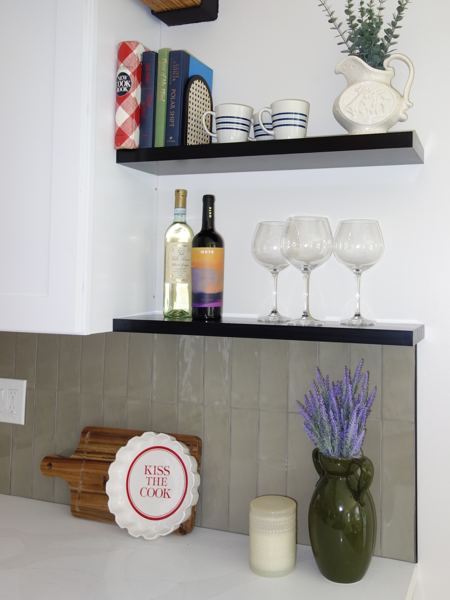 Details of our last stage taken on the digi cam 📸
When we stage your home, we make sure every detail is perfect! Accessorizing is one of the most important parts of staging because it is truly what makes your house feel like a home to buyers 🏡
#sandiego #realestate #homestaging #interiordesign #sunraestaging