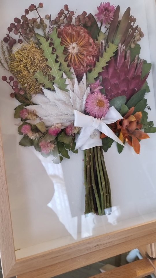 Yes you can fit a bouquet of natives inside our A3 semi-pressed frame❣️
We've done just that with Megan's gorgeous blooms. 🥰🌺 Wedding season is keeping us super busy, but we are so grateful. ✨️😌
Last minute thoughts of bouquet preservation? DM us, we are happy to accommodate you 🫶