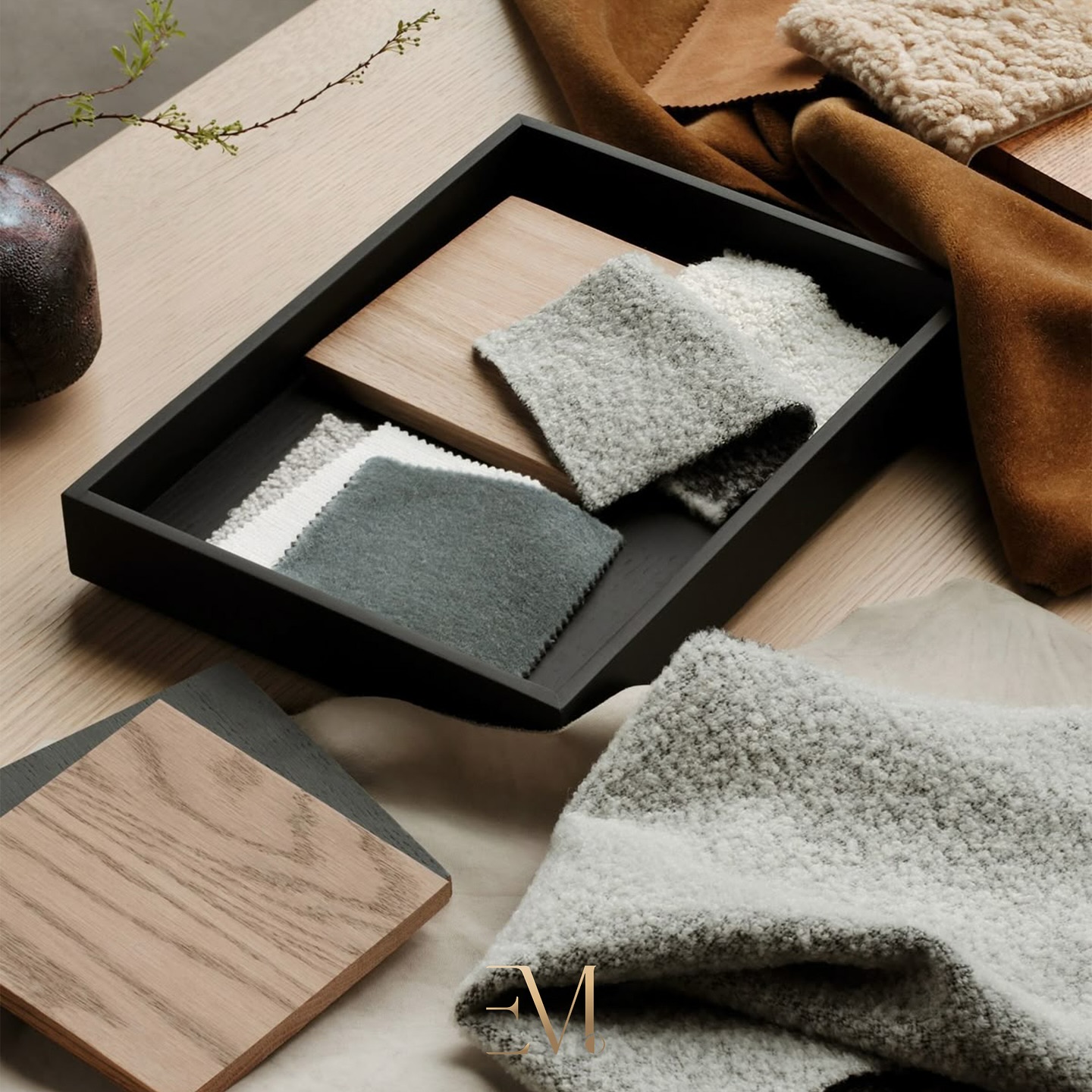 Imagine being in a process so personal that every material begins to speak to a different part of your soul.
The softness of boucle, the quiet strength of wood, the balance between matte and gloss — none of it is accidental.
Each tone, texture, and structure is carefully chosen to create harmony between how you live and how you want to feel.
At EMdot Studio, every palette begins with a personal study — a slow discovery of light, emotion, and rhythm — turning your space into more than a visual experience.
It becomes a sensorial one: seen, felt, and remembered.
Because true elegance is never loud — it’s simply right, quietly reflecting the alignment of your character and vision.
✨
#QuietLuxury #EmotionalArchitecture #RefinedElegance #MaterialHarmony #TimelessDesign #Emlife #EMdotStudio
Echte elegantie is nooit luid, maar gewoon juist.
Ze ontstaat wanneer materiaal, kleur en gevoel in perfecte harmonie samenkomen —
een interieur dat in stilte de essentie van jouw karakter en visie weerspiegelt.
📍Gebaseerd in Hilversum, het Gooi.
Wahre Eleganz ist nie laut, sondern einfach stimmig.
Sie entsteht, wenn Material, Farbe und Gefühl in vollkommener Harmonie zusammenkommen —
ein Interieur, das still die Ausrichtung deines Charakters und deiner Vision widerspiegelt.
📍Mit Freude erweitern wir unser Portfolio in Düsseldorf, Frankfurt, Stuttgart, Köln, München, Genf, Luzern und Zürich.