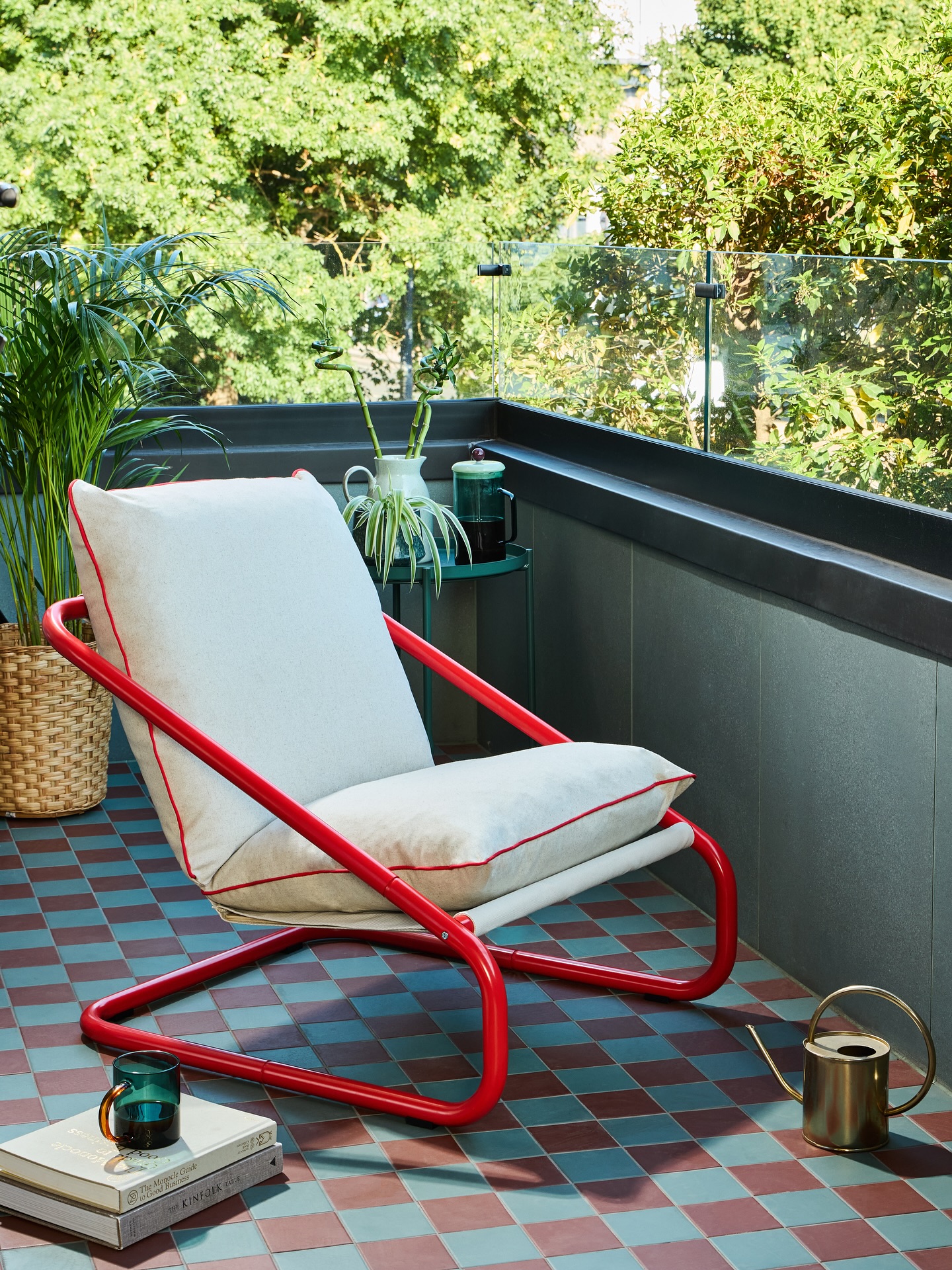 THE LAST OF THE SUMMER SUN
I loved working with this London developer – the brief was anything but boring.
Each flat has two gorgeous balconies, finished with a quarry-tile chequerboard floor to add a hit of colour and pattern.
I’d have been as happy as Larry back in my renting days chilling right here – the perfect spot for a glass of wine at the end of the day, nestled up in the London trees.
Flats designed for young professional renters – no bland safe magnolia here. Just cool, contemporary style… and a little bit of soul.
Design and styling @andthentheywentwild
Photography @still_loljohnsonphotography
London apartment interiors, London developer project, balcony design ideas, outdoor styling inspiration, urban outdoor living, small balcony decor, quarry tile flooring, chequerboard floor design, new build apartments London, design for young professionals, contemporary London flats, modern rental interiors, affordable London rentals, property staging London, show home styling, interior design consultant, compact living ideas, modern apartment design, stylish outdoor spaces, summer balcony inspiration