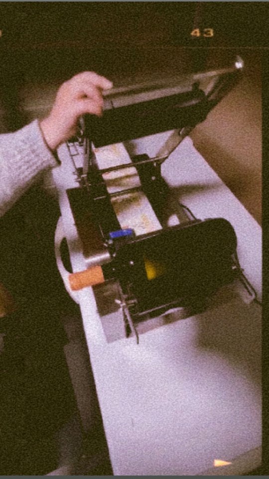 Mit dem Wimden 2025 sind wir fertig! 🍇
Jetzt heisst es wieder: Zeit für den Wein🍷
Mit tatkräftiger Unterstützung werden auch die letzten Flaschen vom Jahr 2024 etikettiert.
Hast du unseren Wein schon probiert?
Oder dürfen wir dir ein Degustations-Set zustellen? 🍷
#brandeija #walliserwein #weinliebe #assemblage #weinmomente #wallis #weinzeit