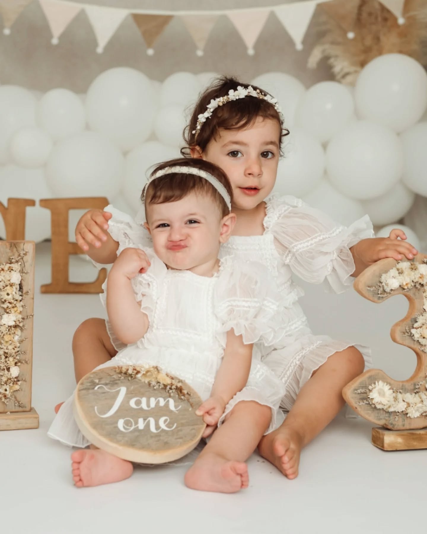 La parte migliore del mio lavoro è vedere crescere i vostri bambini. Lo Smash Cake di Isabella e Elisabetta. 🤍
#cakesmash #smashcake #sessionecompleanno #firstbirthday